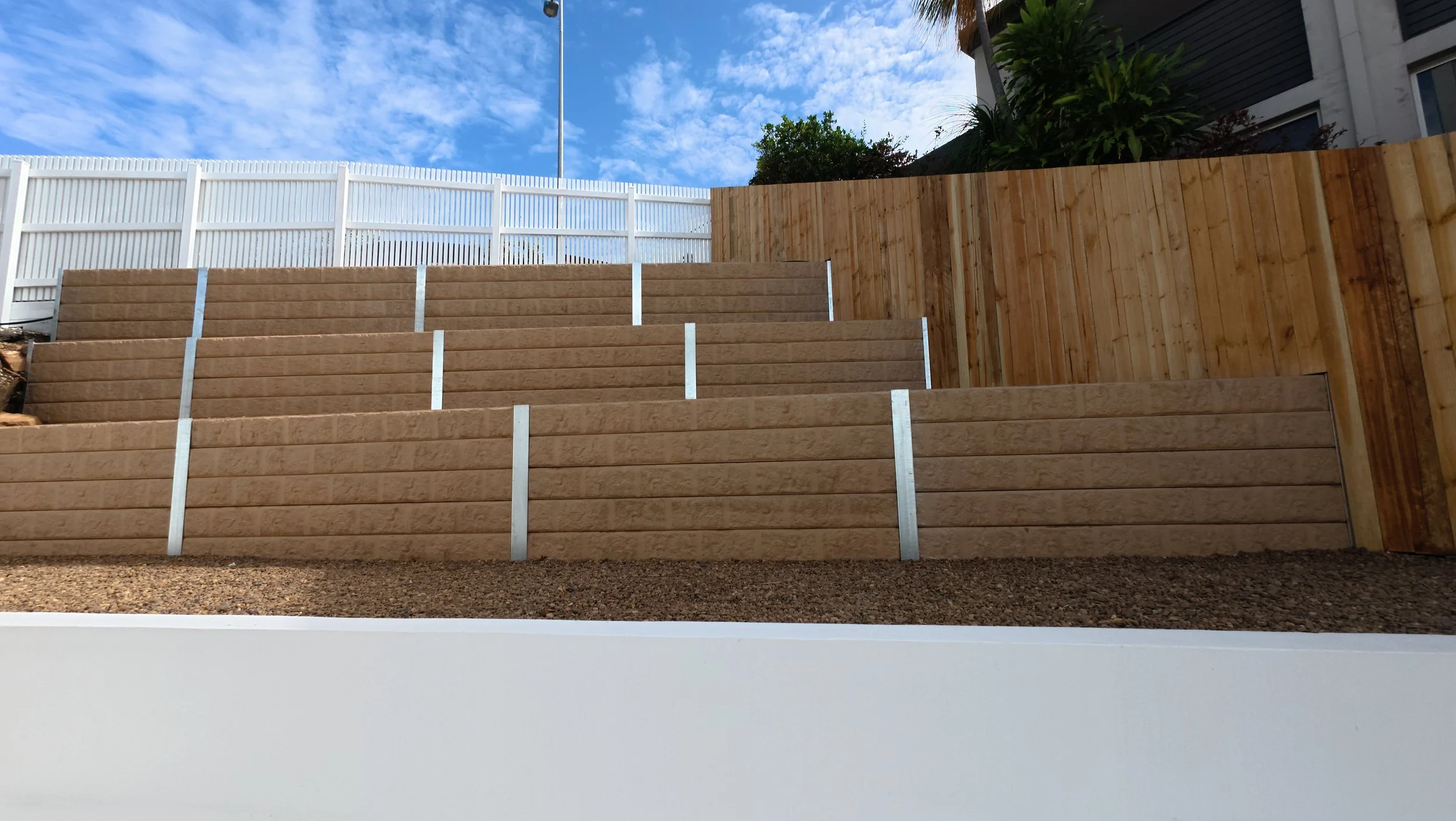 Concrete sleeper retaining wall