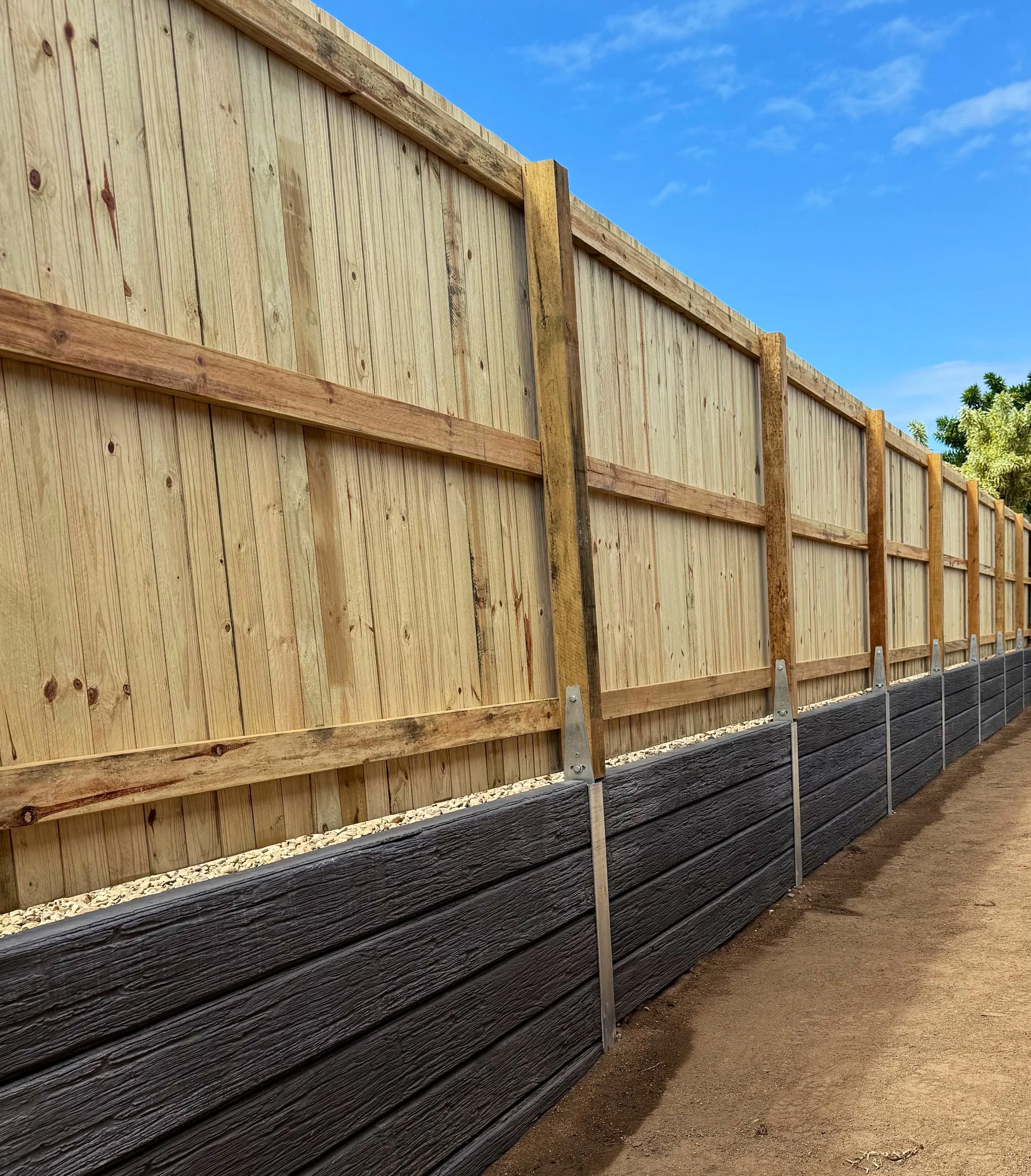 retaining wall fencing townsville