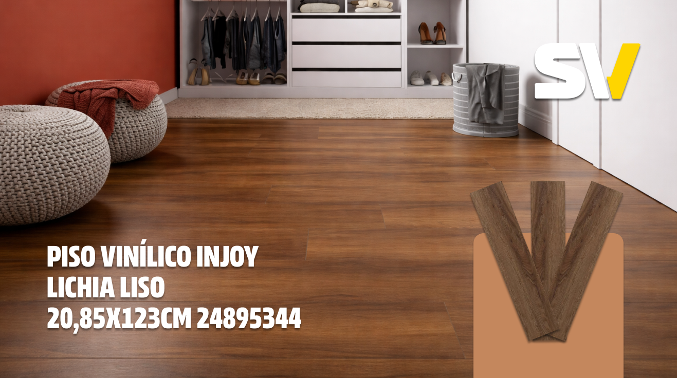 Imagem de um quarto com piso vinílico Injoy em cor lichia lisa, com móveis brancos e detalhes em cinza, incluindo uma penteadeira, uma mopa de roupas e dois bancos de crochê na cor cru.