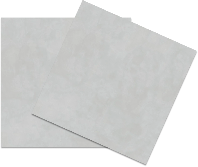 Duas folhas de papel brancas sobre uma superfície escura.