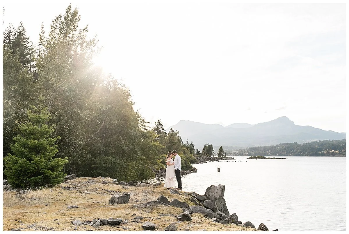 Columbia River Gorge | Megan Maternity Shoot | Amanda Meg Photography