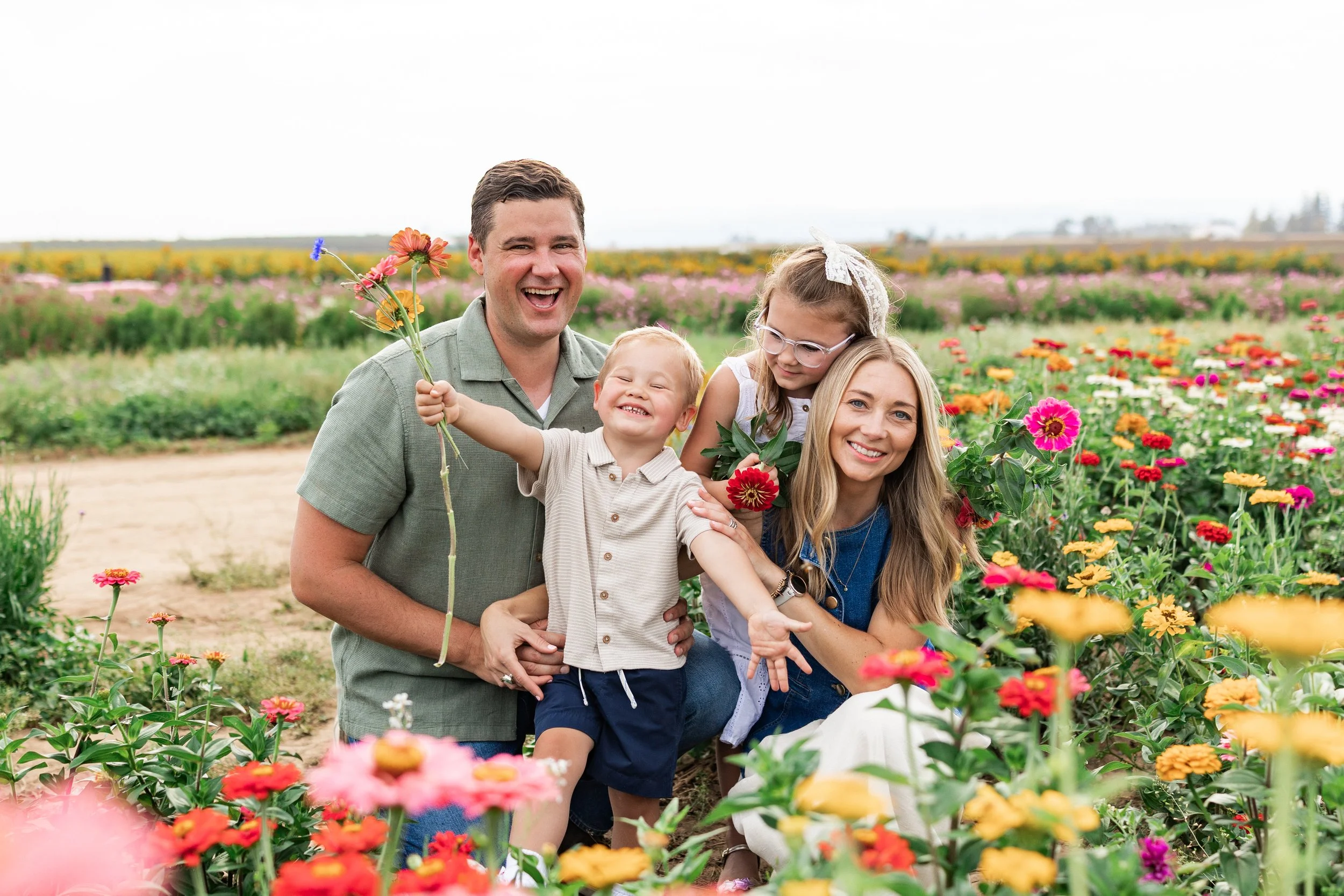 Family Photos at the Woodburn Sunflower Festival | Oregon Sunflower Fields in Bloom