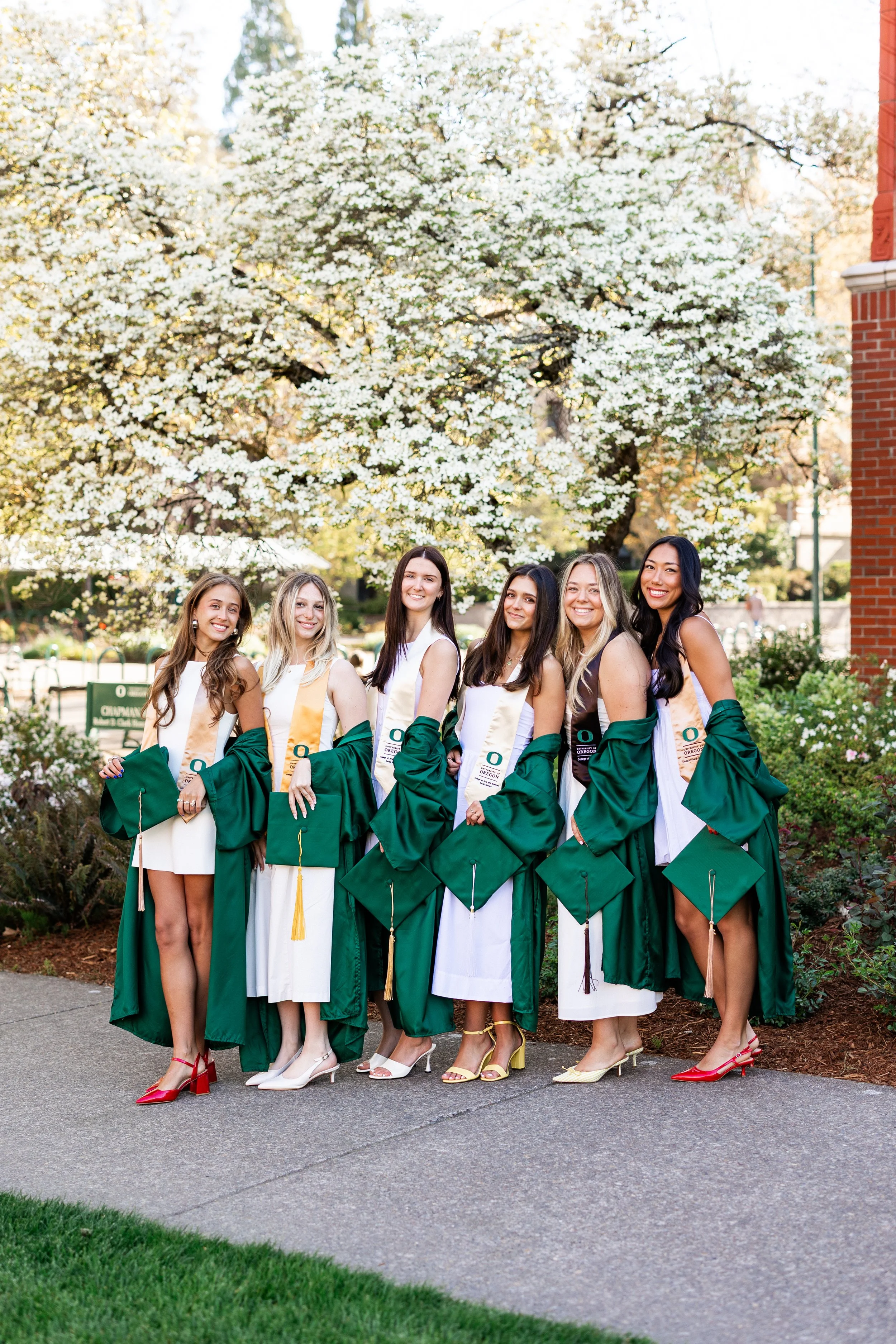 University of Oregon Graduation Photos in Spring Bloom 