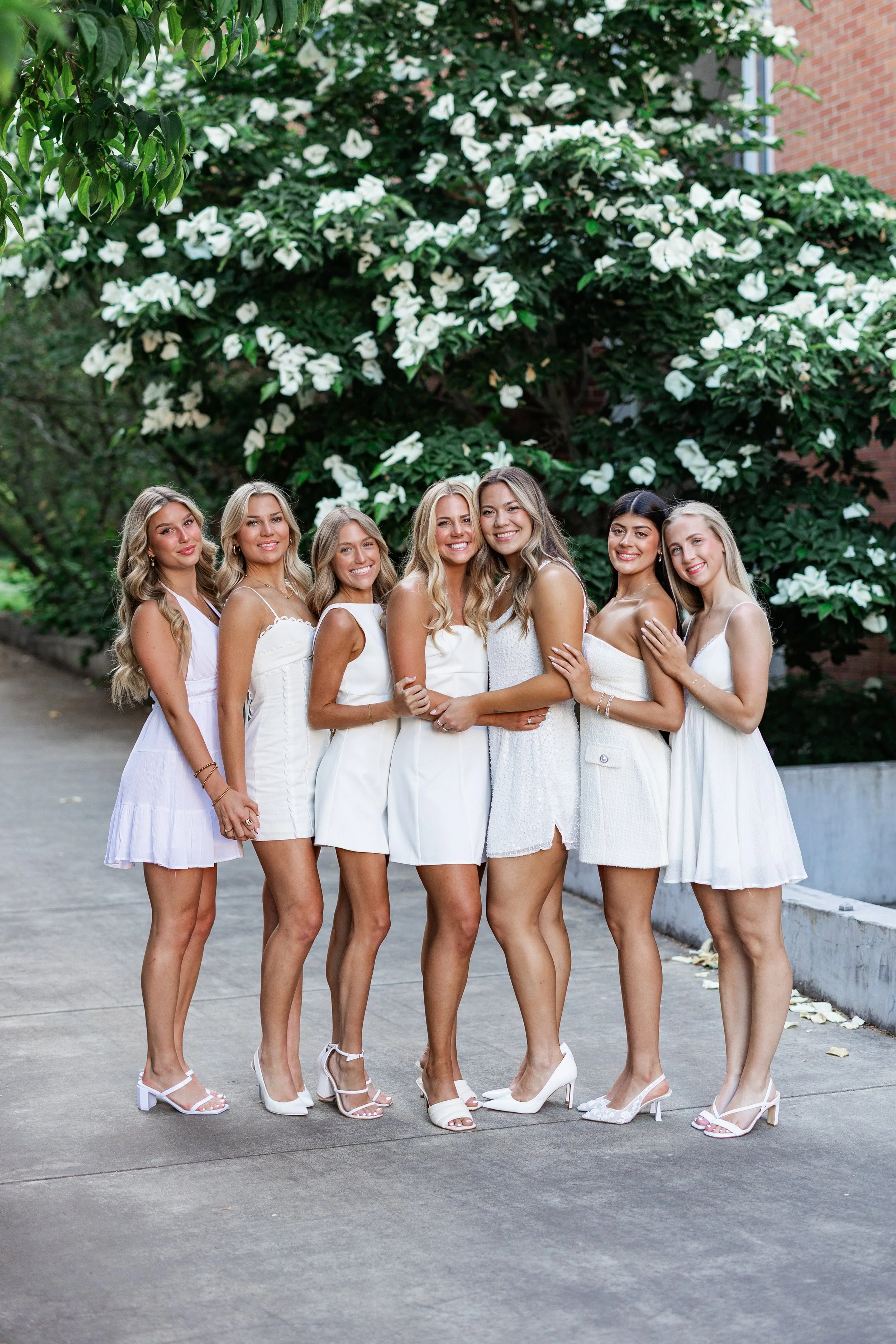 University of Oregon Group Grad Photos | Sorority Sisters on Campus