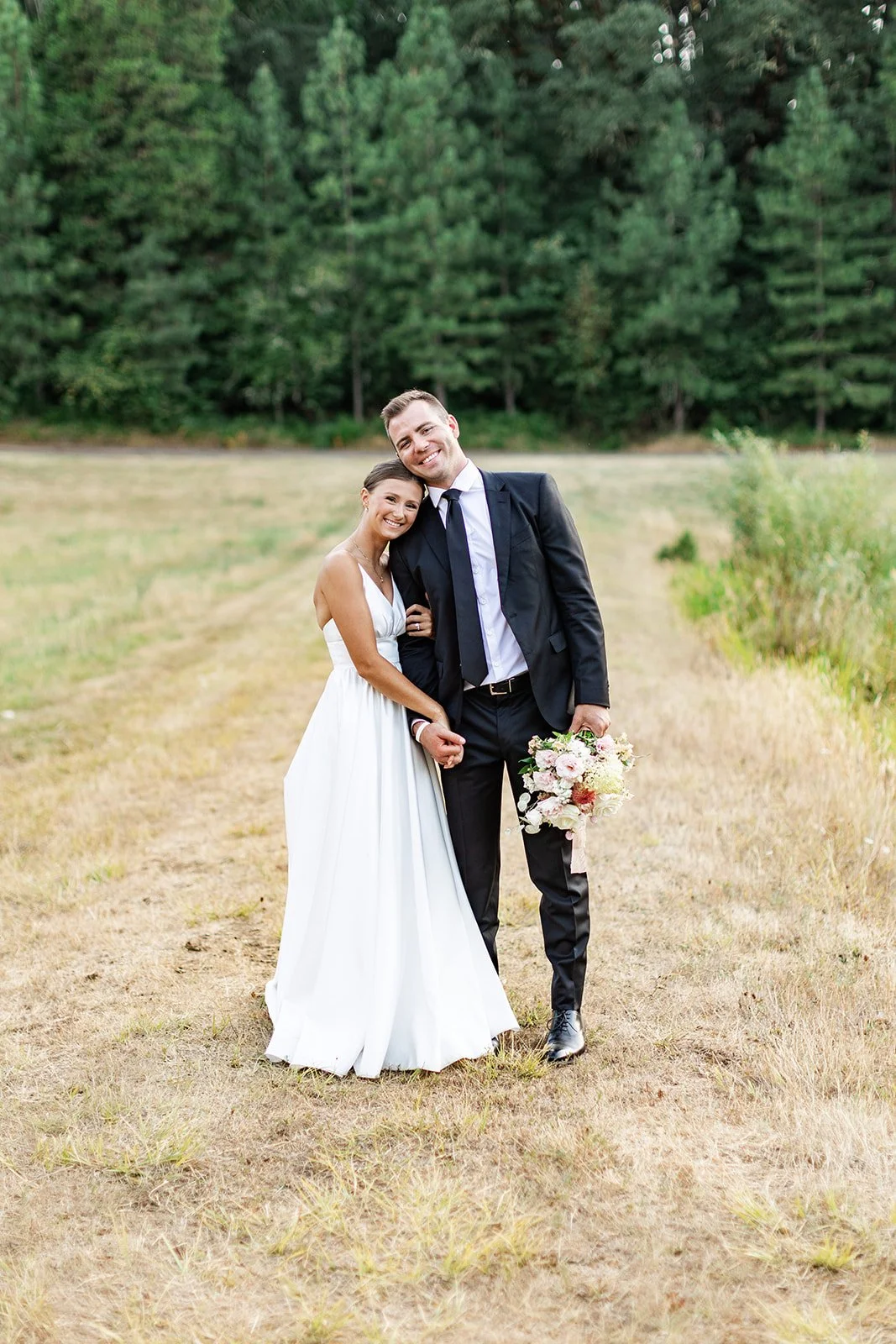 Oregon Private Property Wedding | Ellie &amp; Dylan (Copy)
