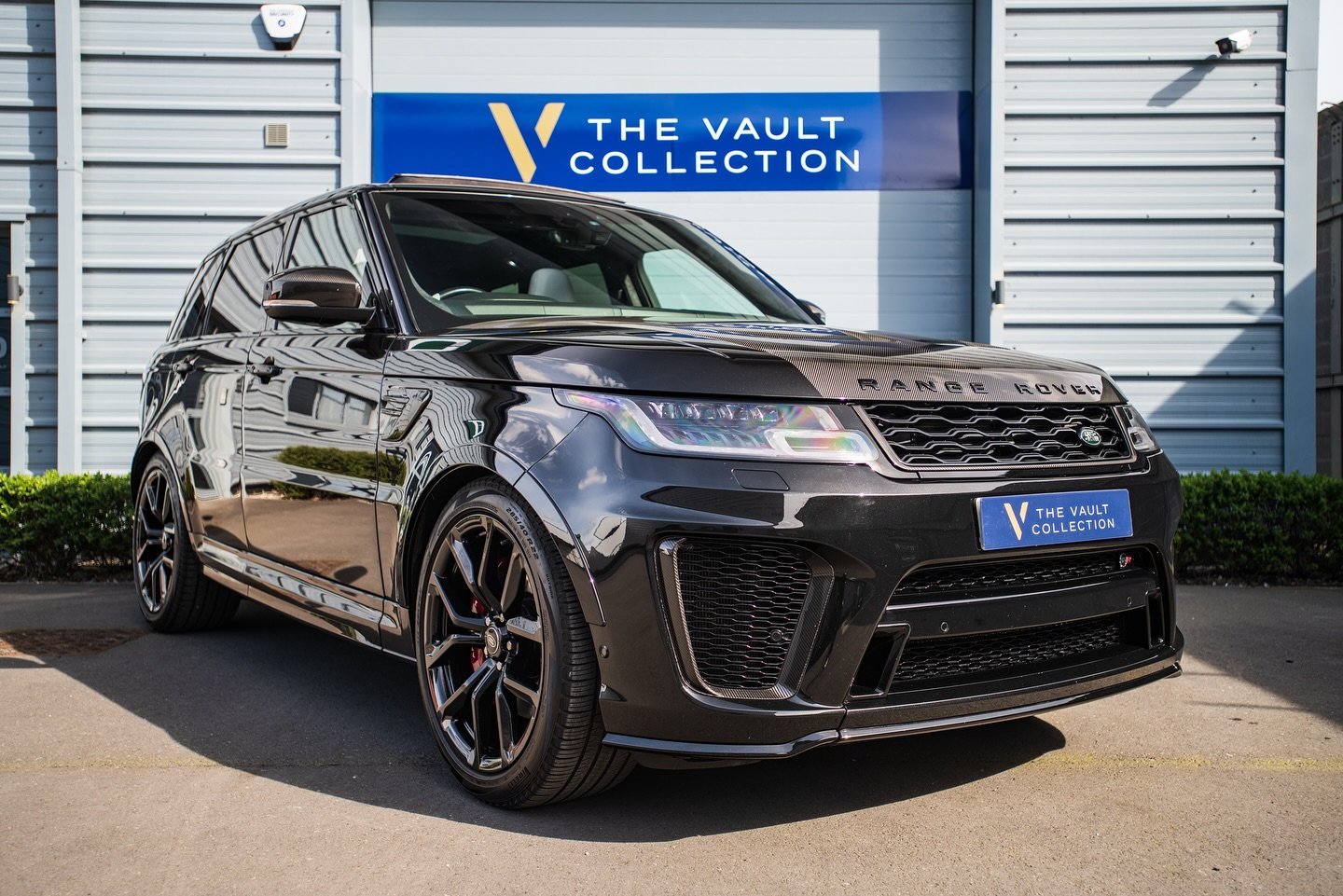 2021 Range Rover Sport SVR Carbon Edition 

Key Features: Exterior and Interior carbon packs, Panoramic sunroof

Finished in Santorini Black , this one owner 2021 (71) Range Rover SVR Carbon Edition is offered in fantastic condition with just 45000 m