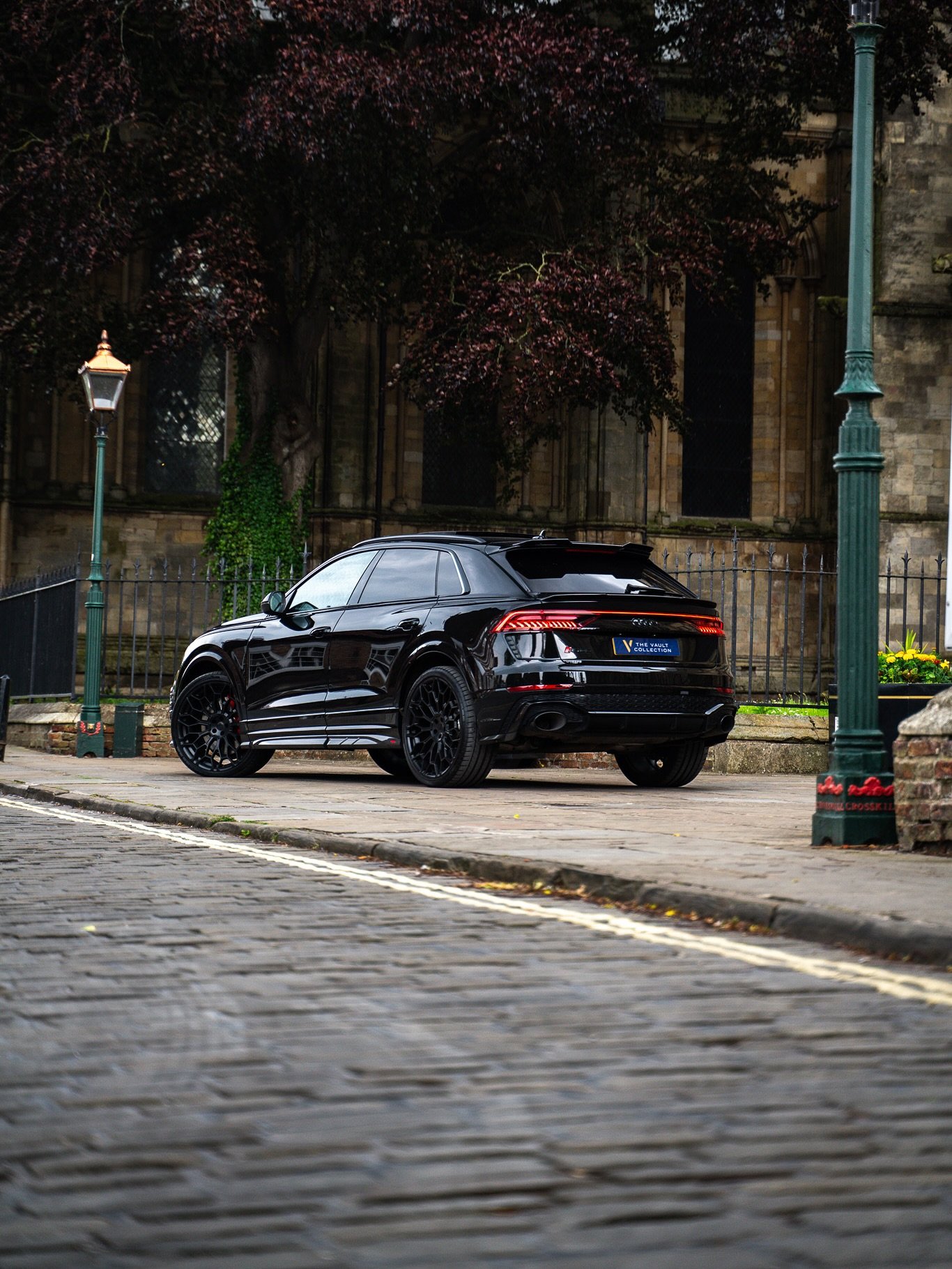 Not your average RSQ8. Check out this Urban wide body with a heavyweight spec, it won&rsquo;t just be corners you&rsquo;ll be turning👀. Now available at The Vault Collection 
@thevaultcollectionuk 

#audi #rsq8 #audisport #audirs #audirsq8 #q8