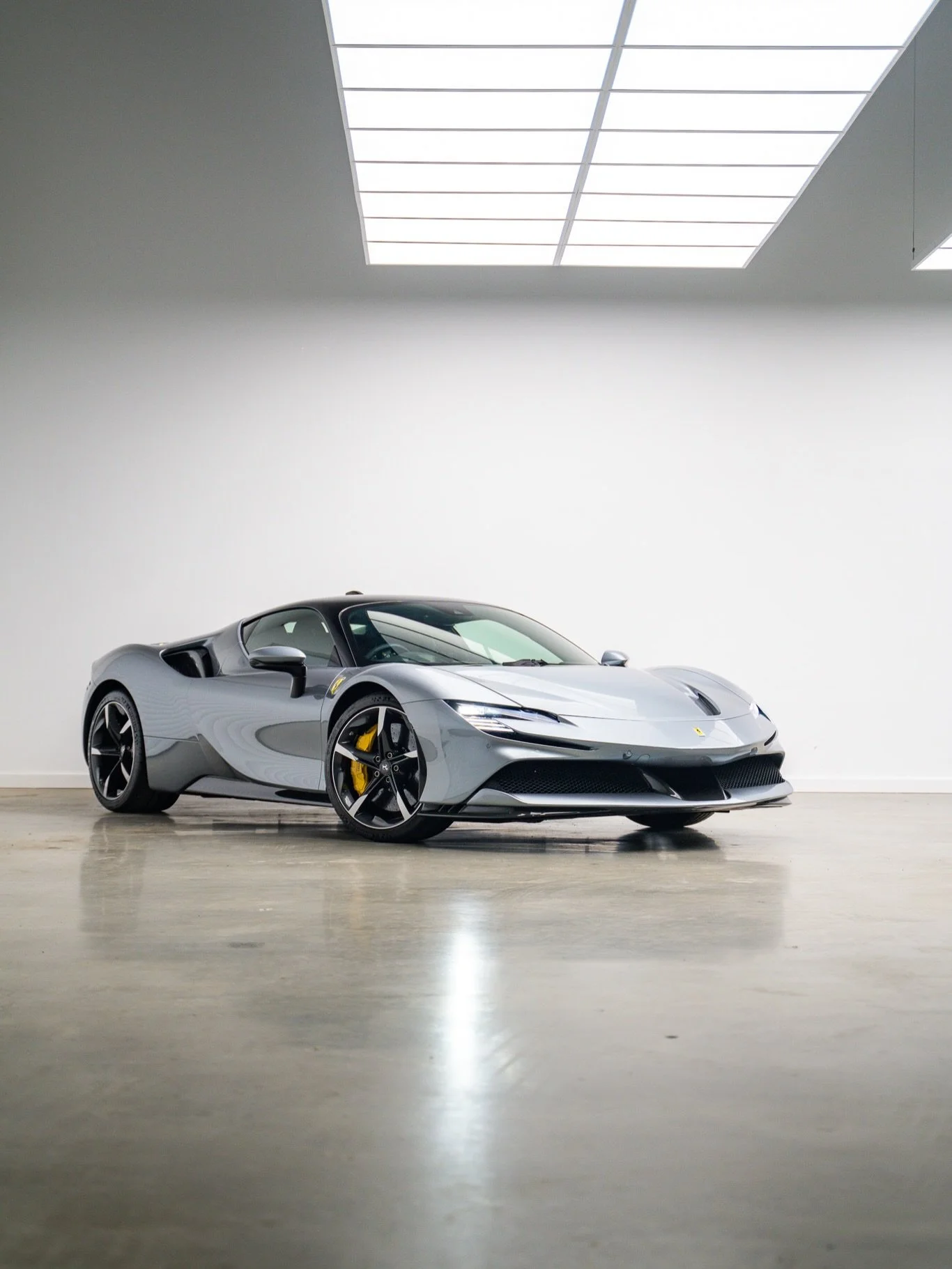 Check out this stunning 2022 Ferrari SF90 Stradale Assetto Fiorano, Finished in Grigio Titanio this Ferrari SF90 is offered in fantastic condition with just 2,600 miles covered from new👌

For more information please check out our website with the li