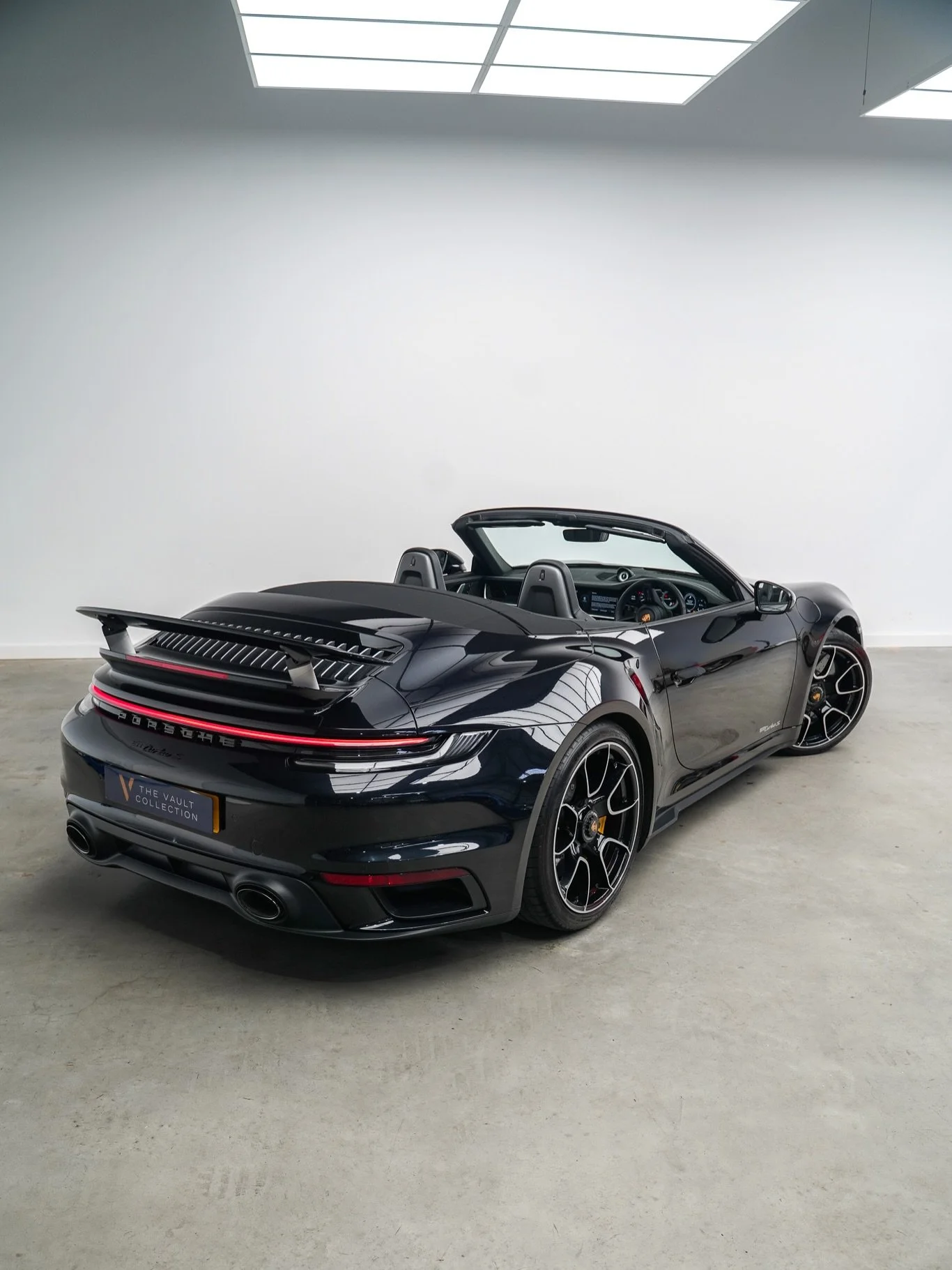 Check out this Porsche 911 992.1 now available here at The Vault Collection, 

for more information contact us through the link in the description or give us a call