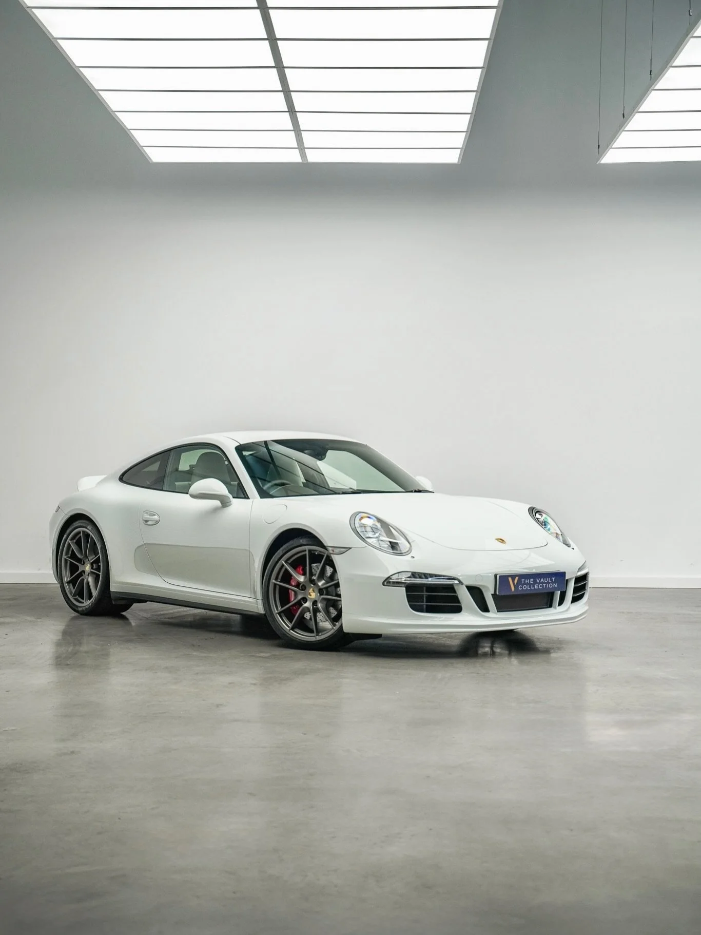 Here at the Vault Collection we are proud to offer this lovely Porsche 911 991.1 with extremely low mileage, 

For more information check out the link in the description or give us a call 

#porsche #porsche911 #911