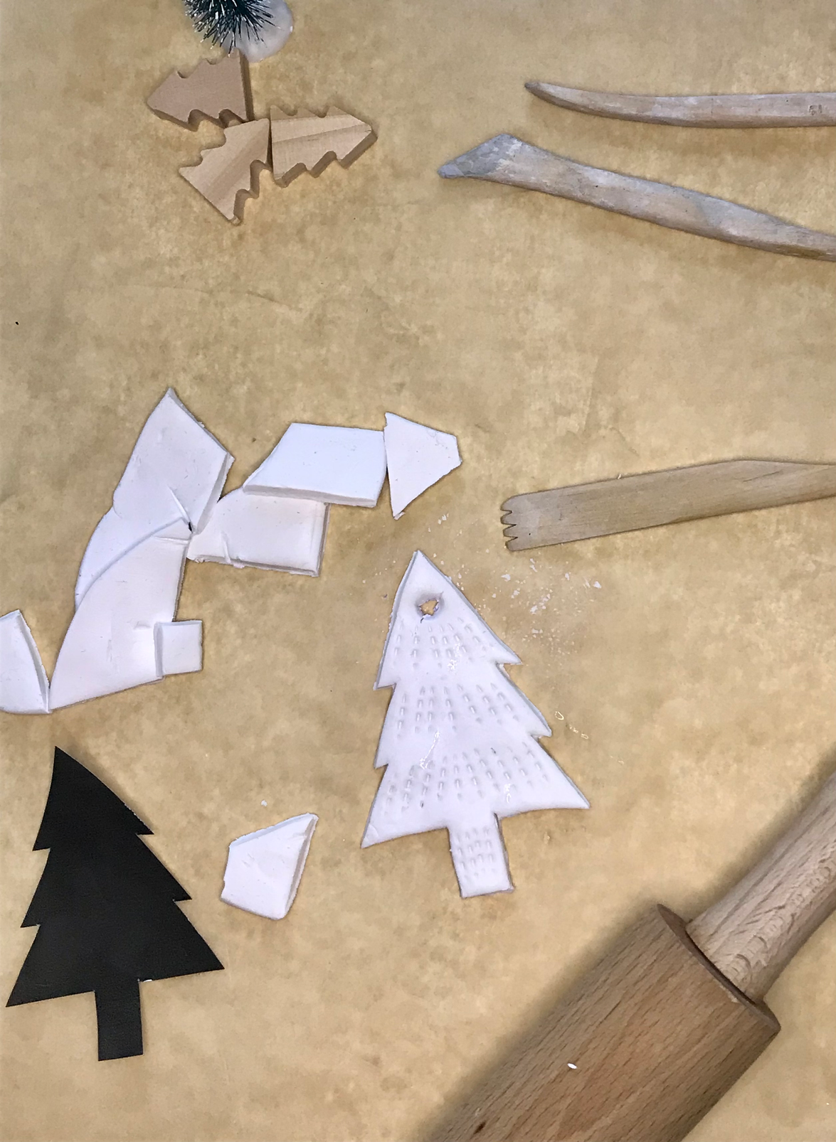 Etape 4 : percez un trou et dessiner motif