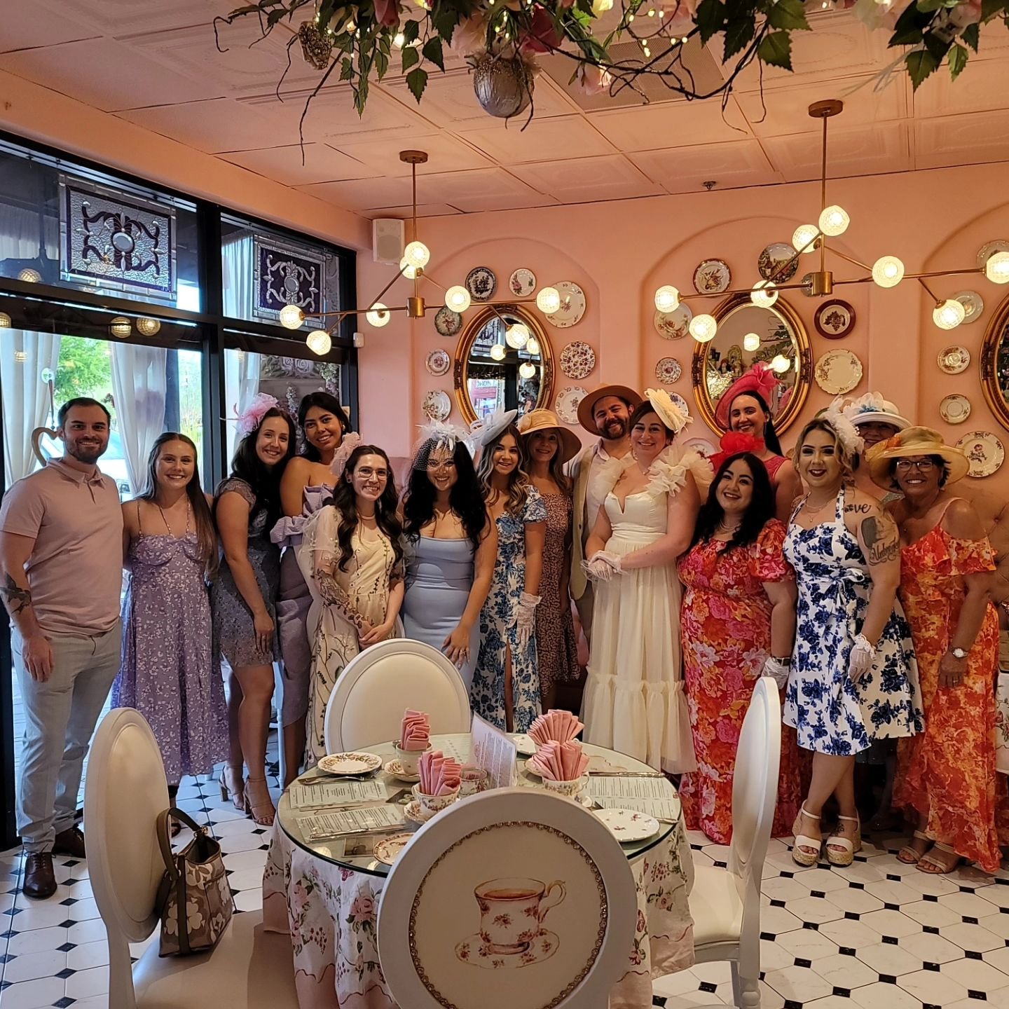 Clinking cups of tea with our Arizona-based family & friends this past Saturday made Colten & I feel extra special. Thank you to those who came & showered us love!