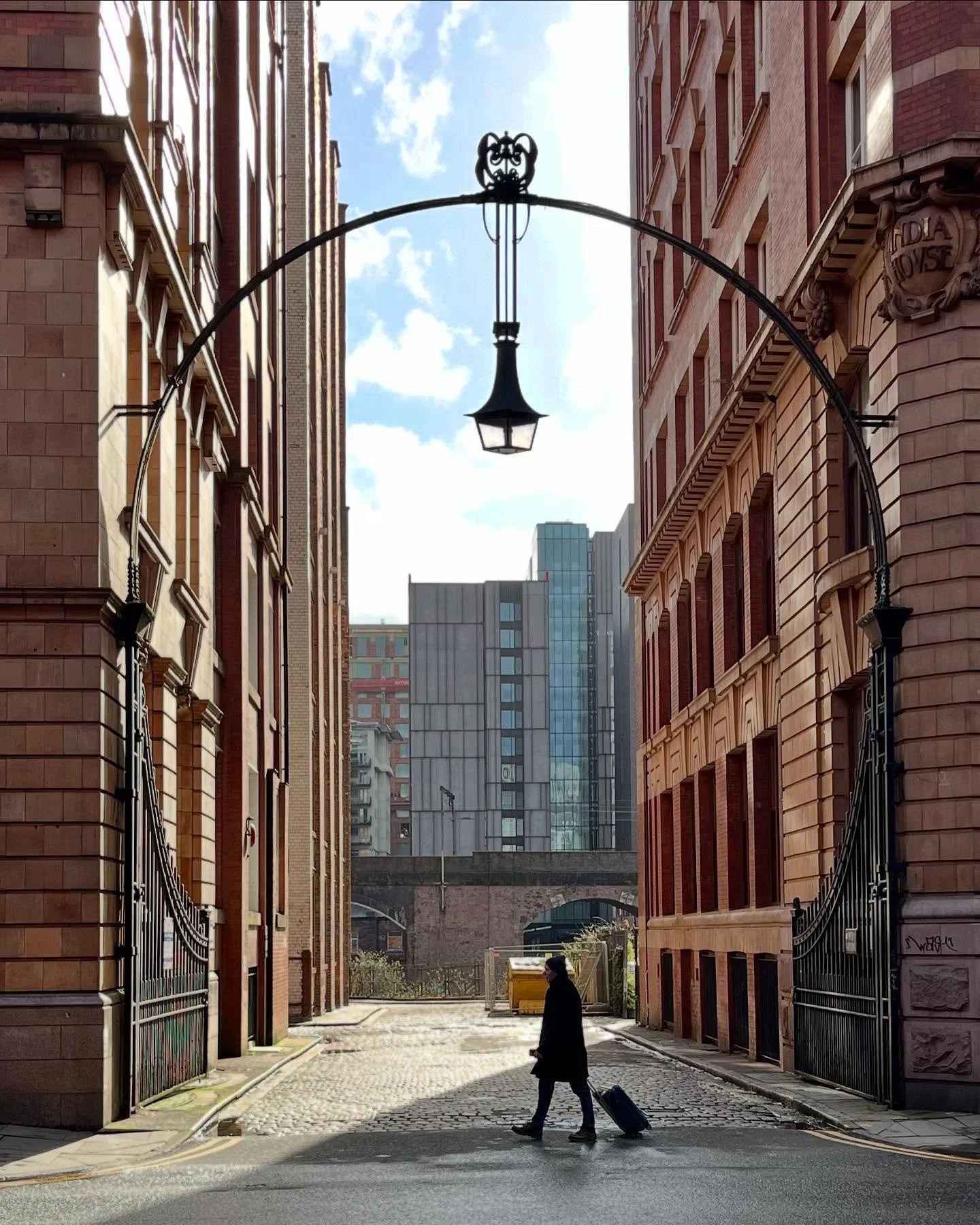 Mooching around in town last couple of days around Princess Street and Whitworth Street. Catching up with a few people not seen for ages. 

#manchesterarchtiecture #redbrick #manchester