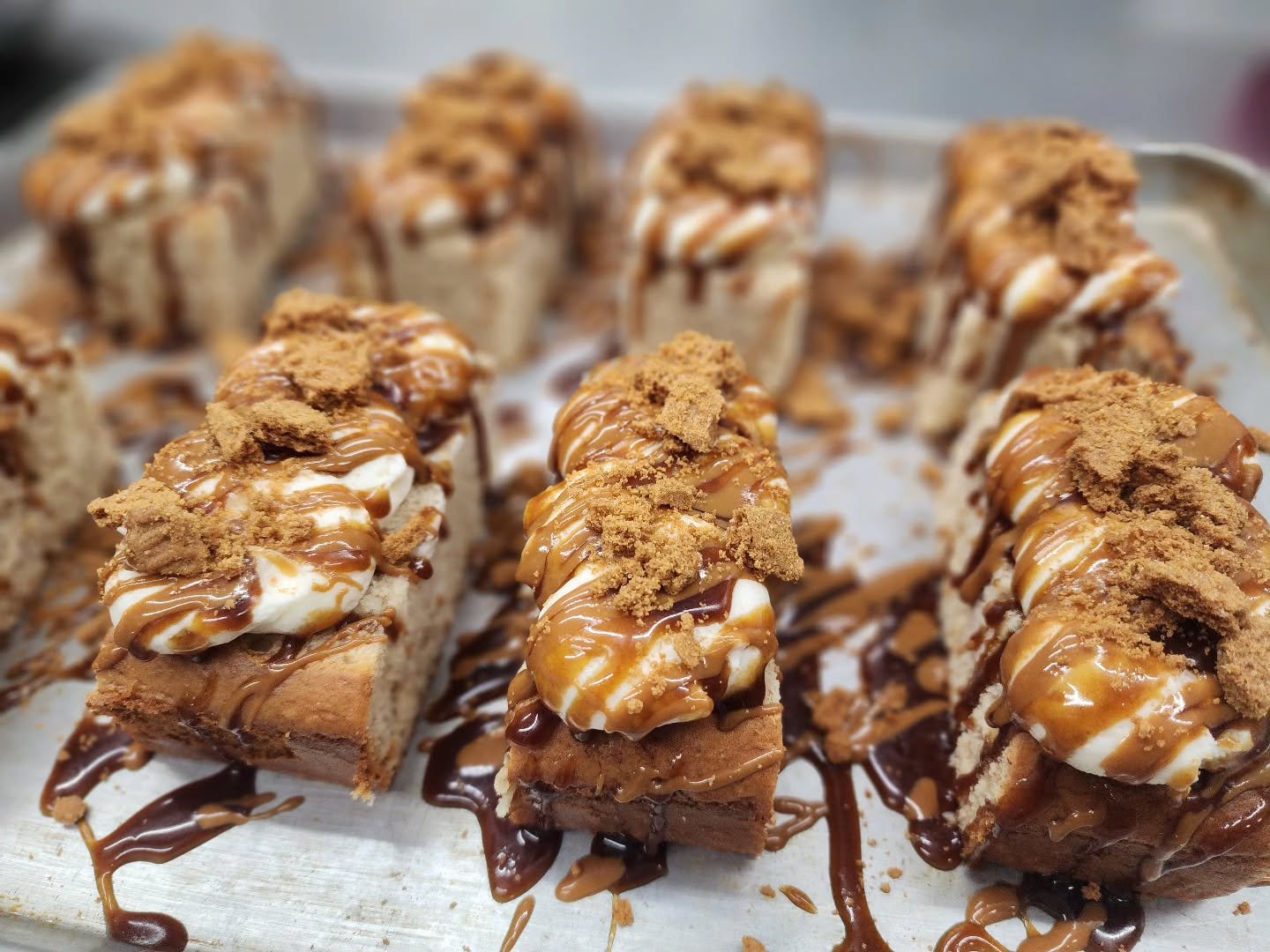 These biscoff cookie butter cake bars will soon be available at our kiosk coming spring 2026 to @cascadekitchens ! Great things are in the works and we can't wait to start selling to the public again in this incredible space. For now place your speci