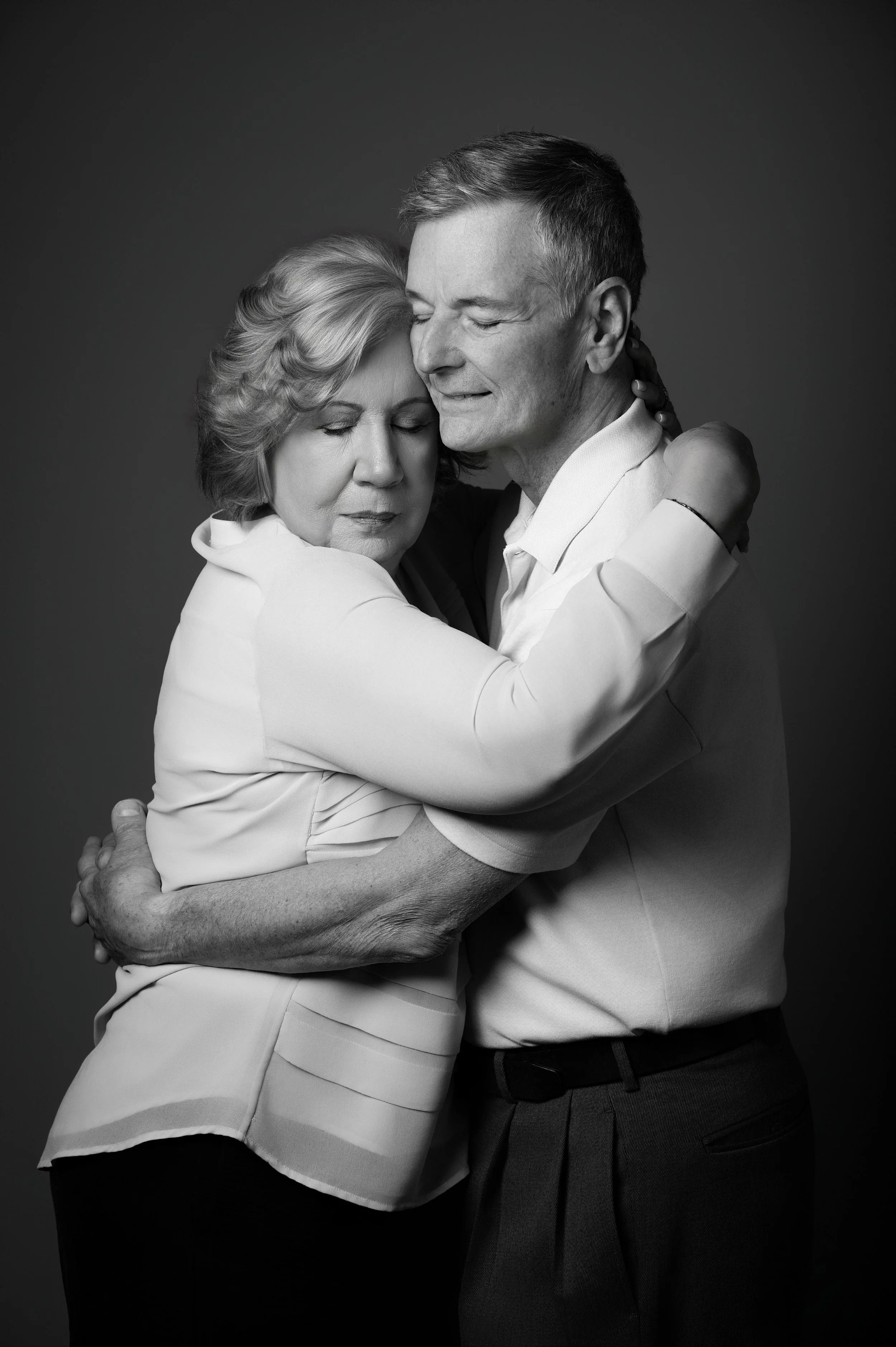 couples portrait photography-black and white