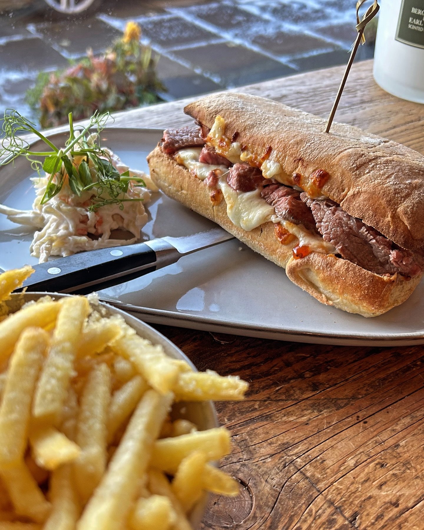 Steak Sundays 💚

&bull;Steak, Caramelised Onions, Melted Mozzarella served in a Grilled Ciabatta 🥩

Pairs perfectly with our Parmesan Truffle Fries 😋😋