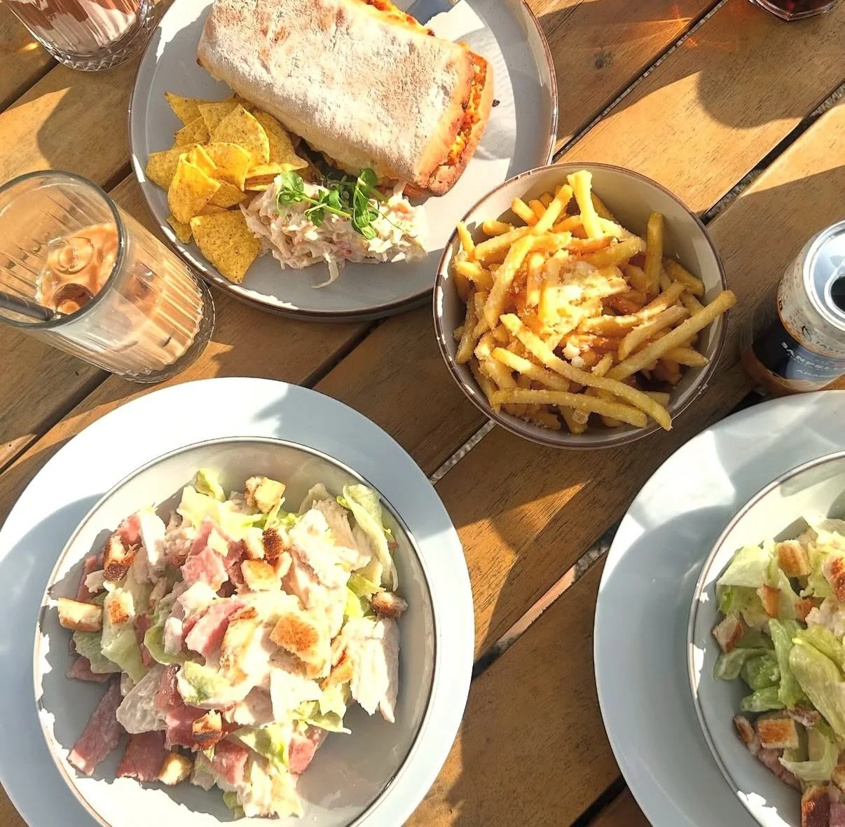 Lunch in the sun☀️☀️☀️☀️

Hoping for lovely weather this Easter weekend🪺🐰💐🤍

Our lunch menu is served from 12 every day🥪🥗🍟

#newcastlefoodies #kitchen91 #whitleybay