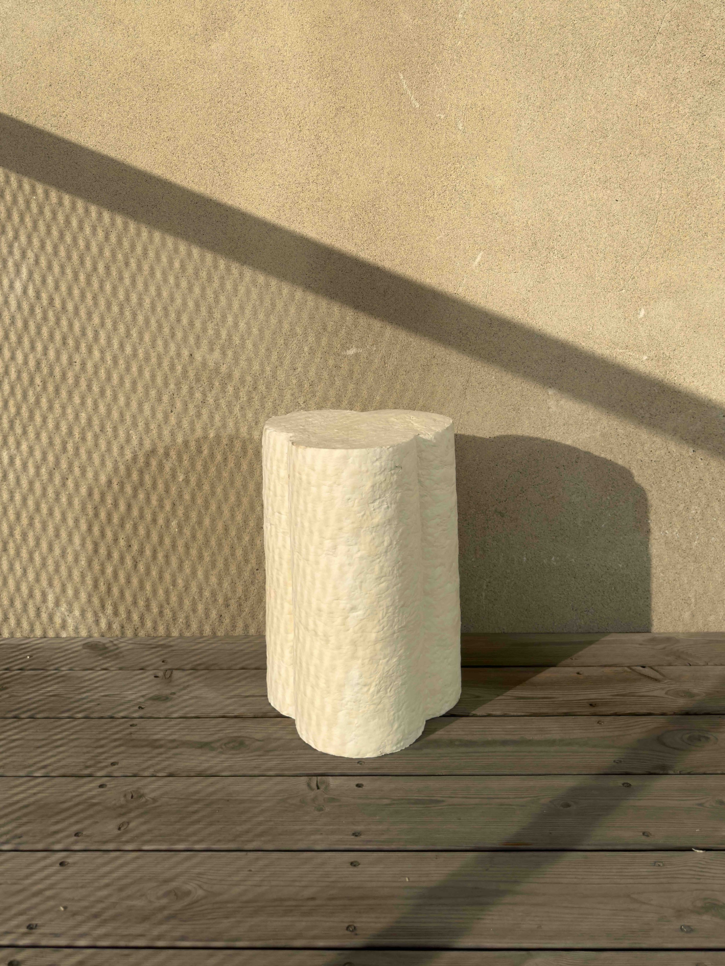 RUND Biomodular Design_STOOL 3_mycelium_fungi furniture_1.jpeg