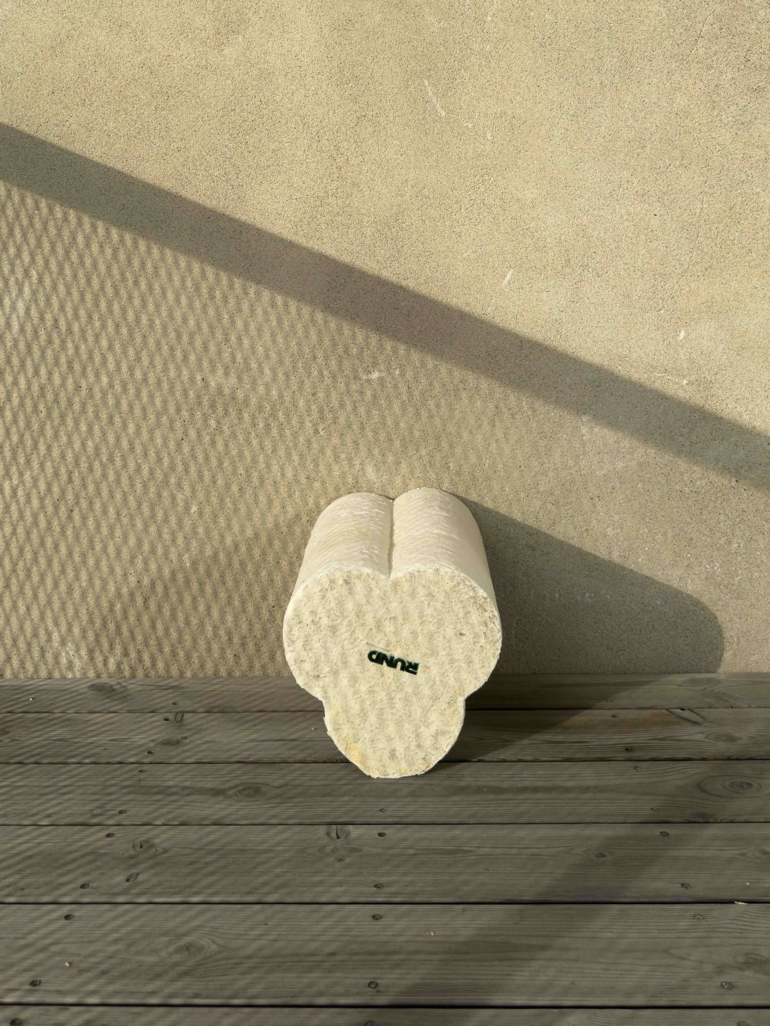 RUND Biomodular Design_STOOL 3_mycelium_fungi furniture_3.jpeg