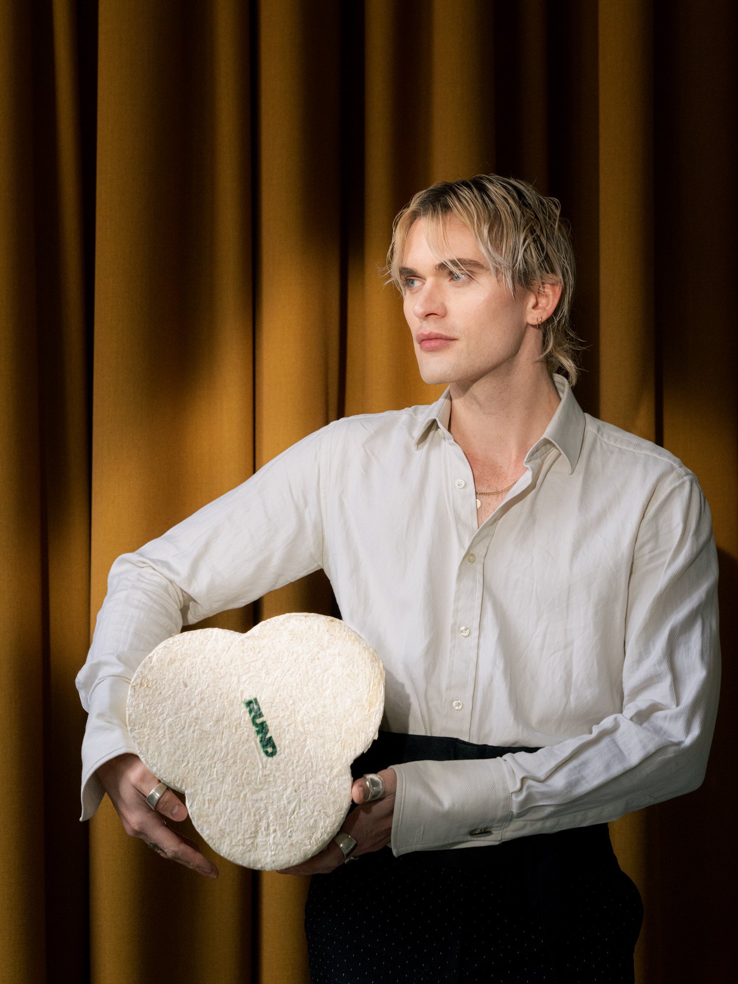 Founder Max holding STOOL 3
Image: Linda Deutsch