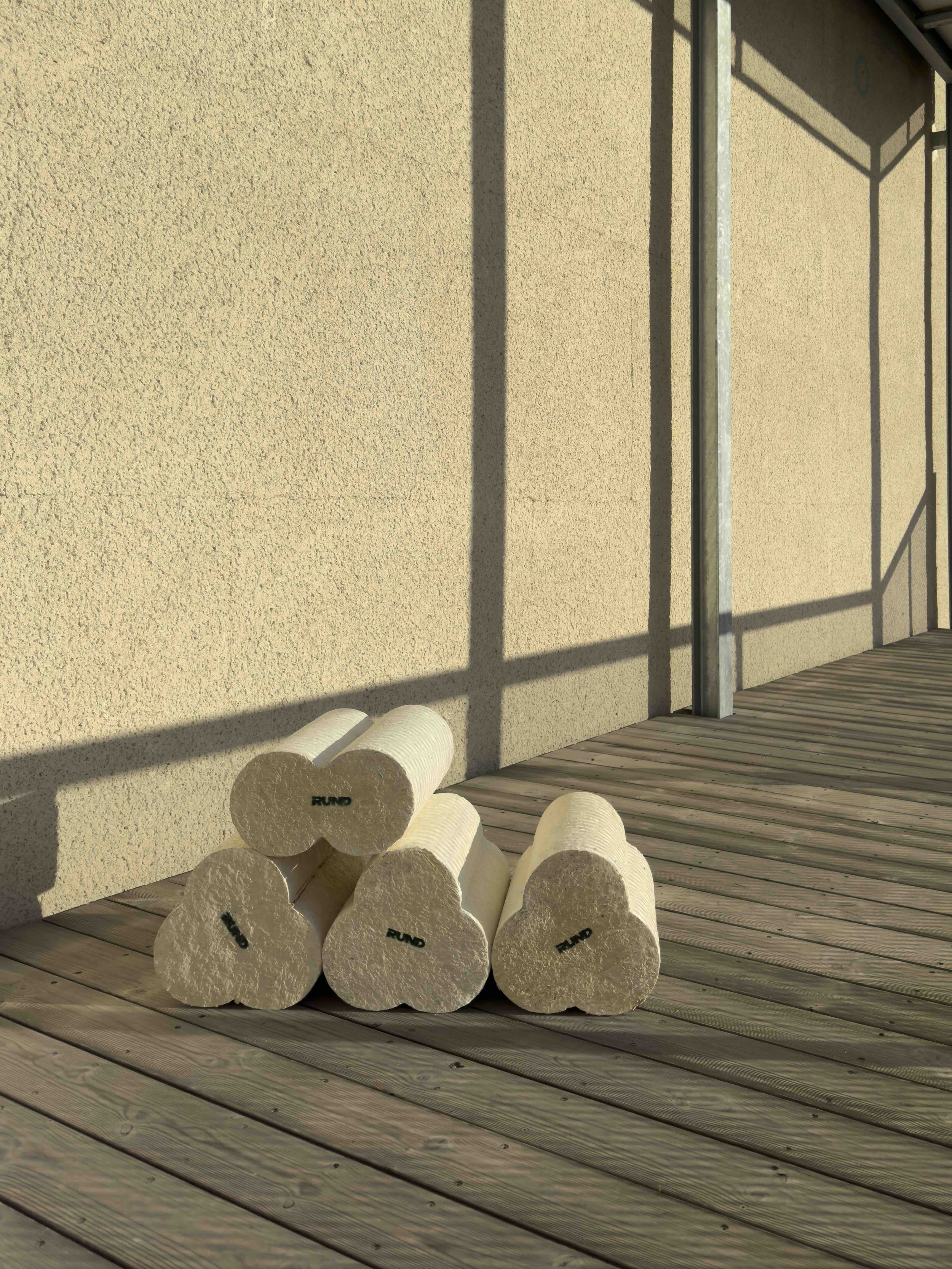 RUND Biomodular Design_STOOL 3_mycelium_fungi furniture_stacked_modular.jpeg