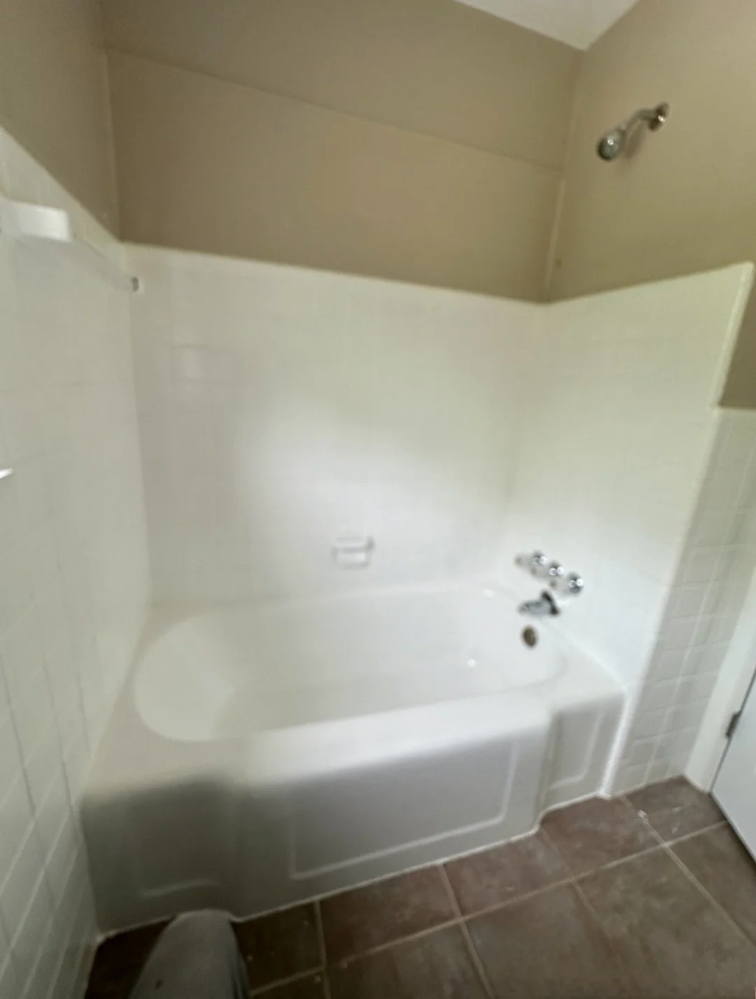 Tub and shower after refinish.jpg