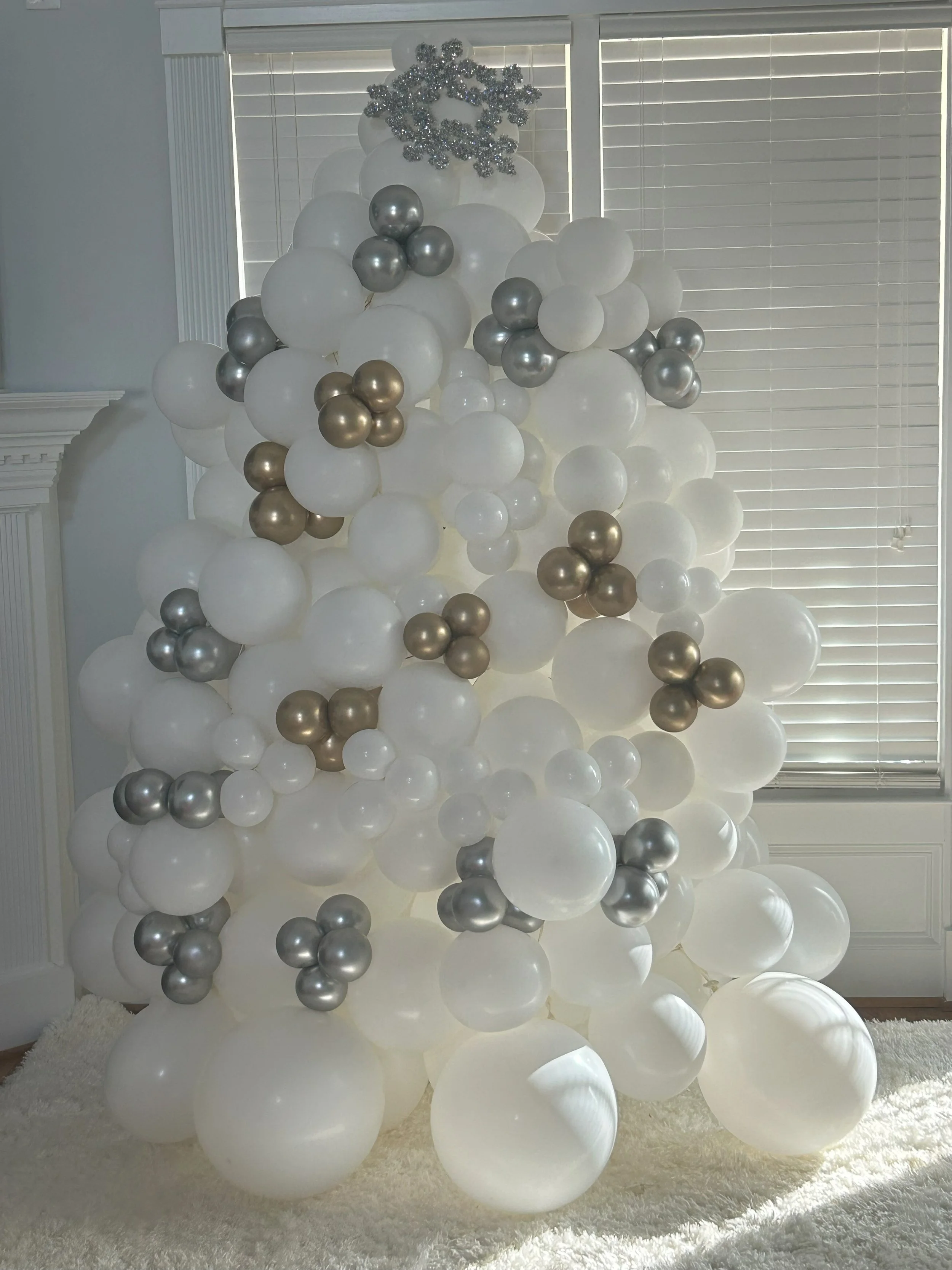 Balloon Christmas Tree.jpg