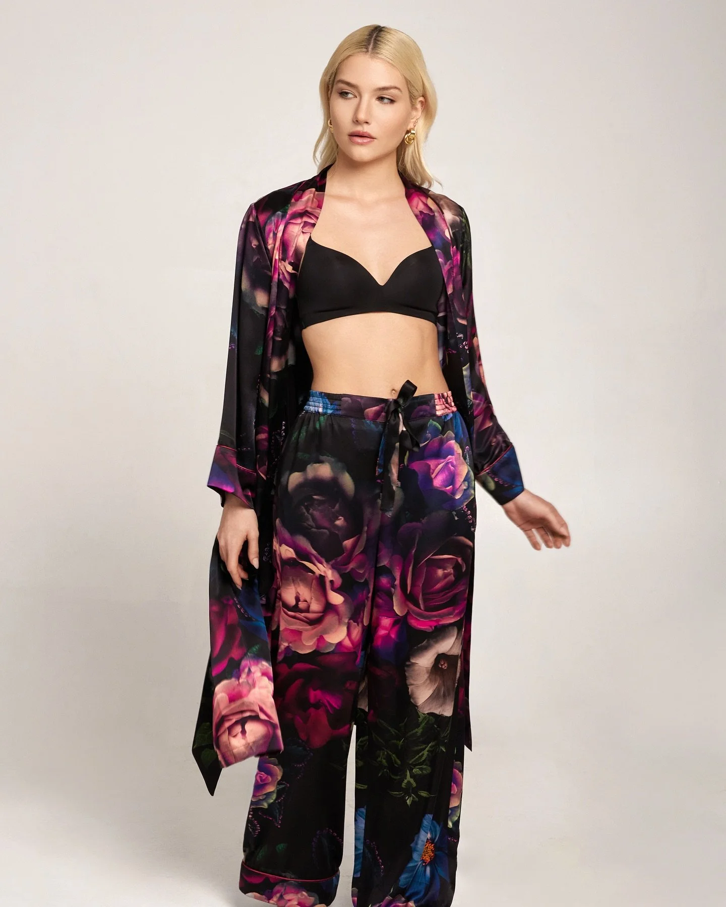 Toronto

From our first capsule collection.

Style Name: Contessa Kimono
Style Name: Bambola Pant

Italian Silk Loungewear