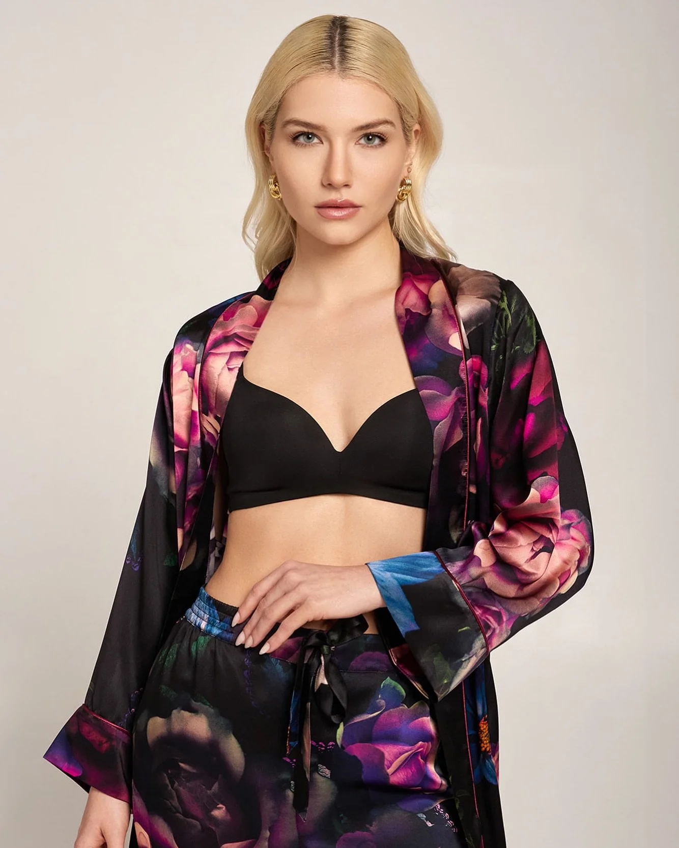 Toronto

From our first capsule collection.

Style Name: Contessa Kimono
Style Name: Bambola Pant

Italian Silk Loungewear