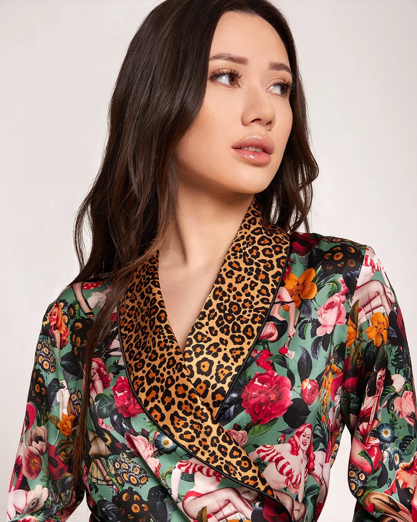 Toronto

From our first capsule collection.

Style Name: Charlotte
Print: Vintage Pinups Pistachio

Italian Silk Loungewear