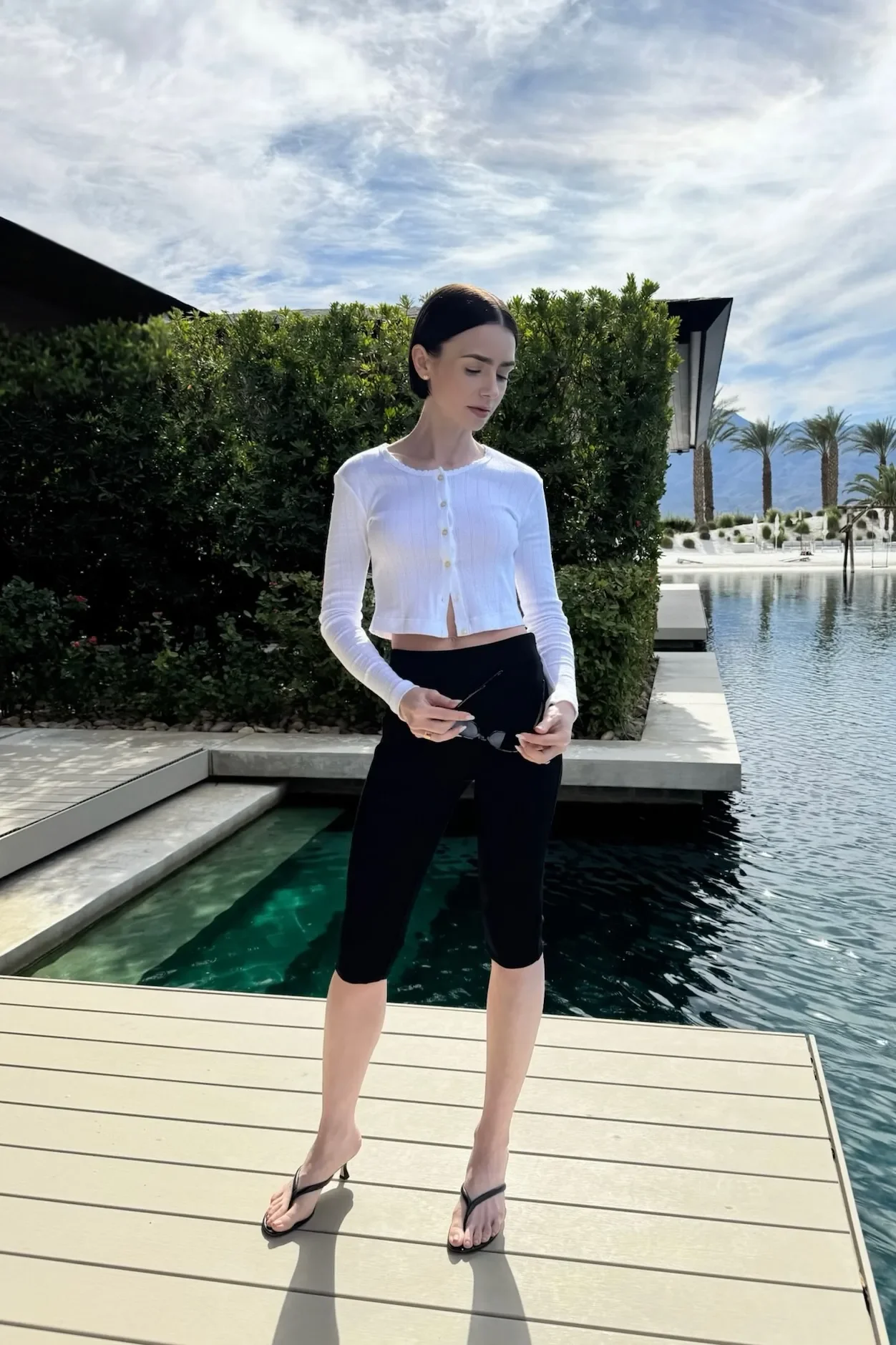 Reprodução: @LilyCollins on Instagram