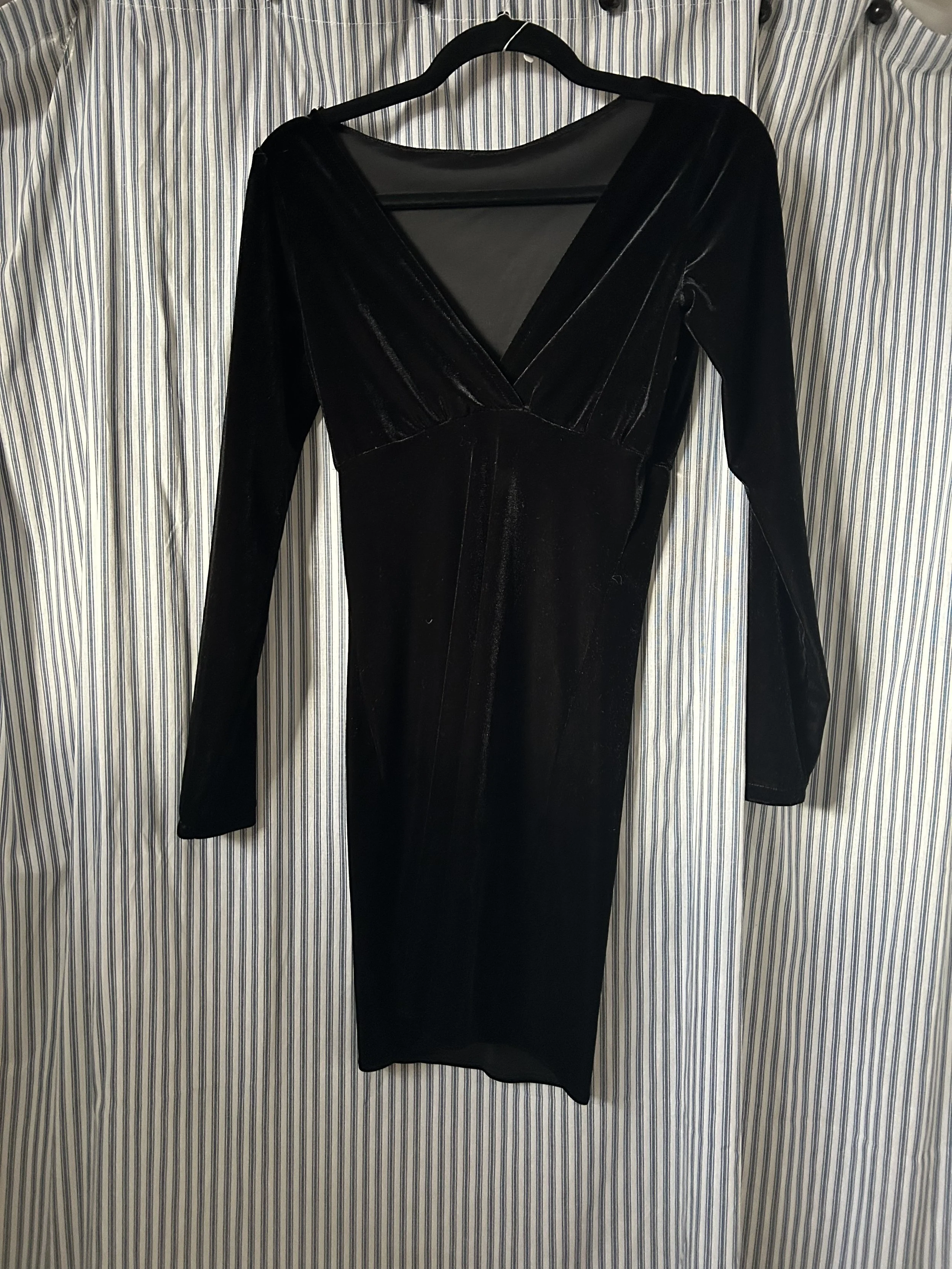 Black Long Sleeve Velvet Tight Deep V Mini Dress