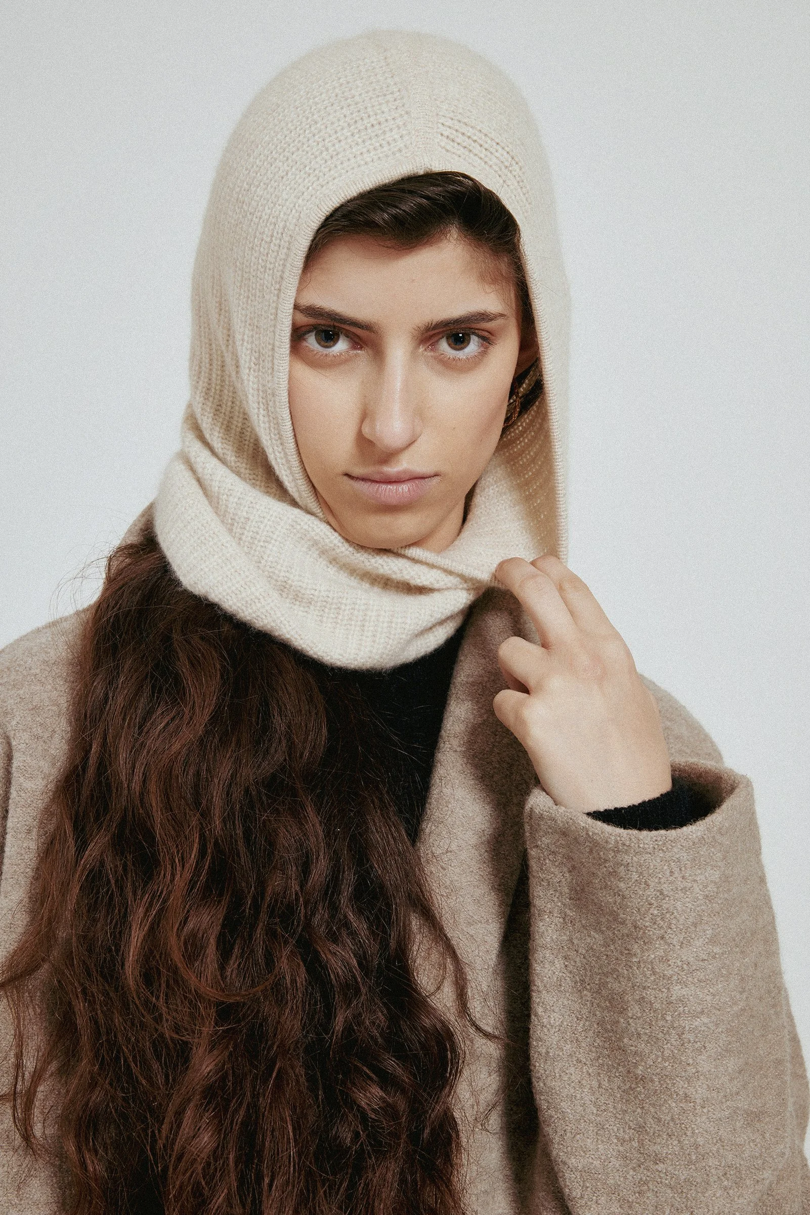 MASKA_AW23_Vica_Alabaster_Zoom.jpg