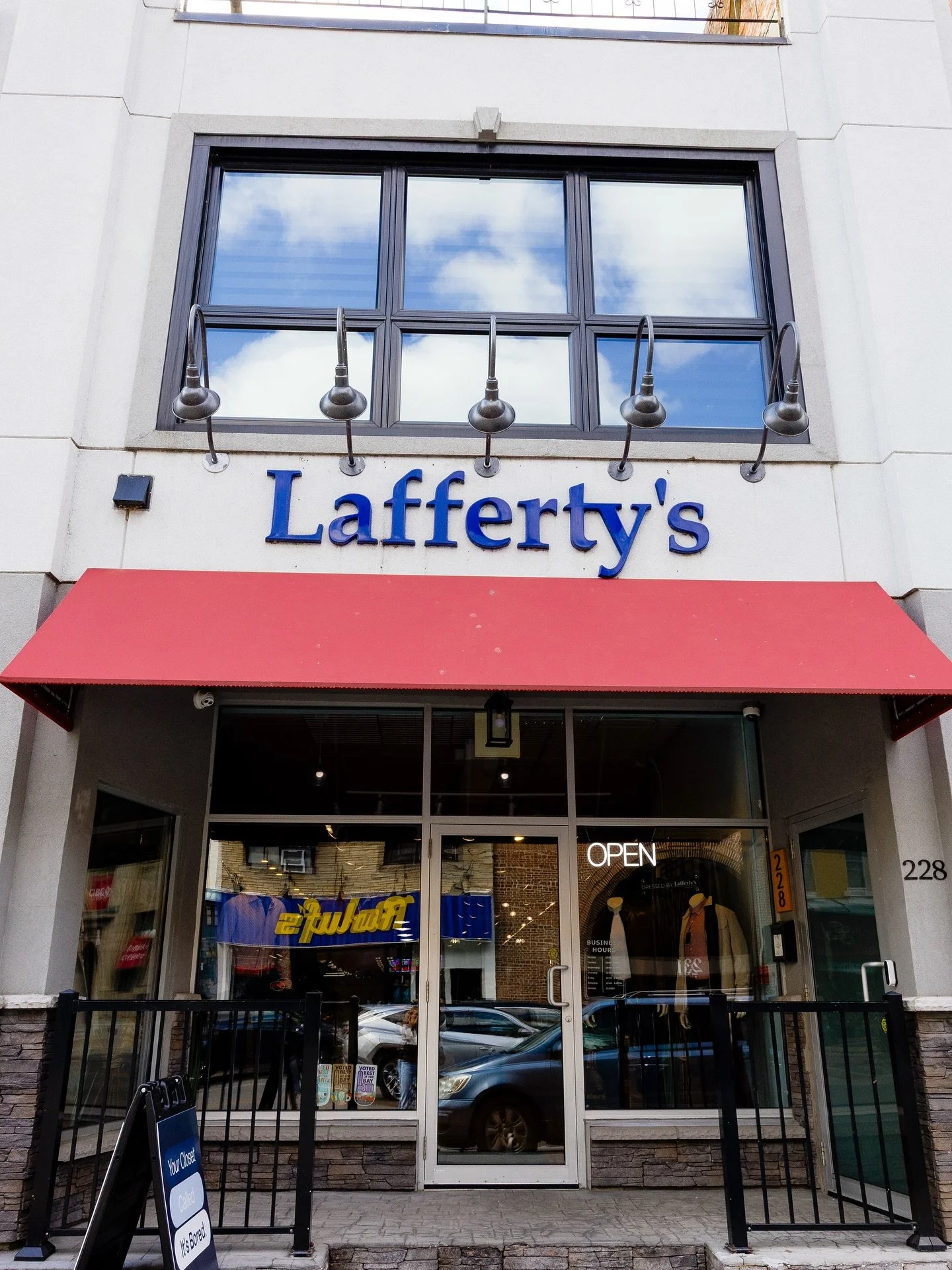 Downtown Belleville’s trusted menswear shop since 1972. From Small to 4XL — we’ve got the perfect fit waiting for you. 👔 #MensStyle #DowntownBelleville”