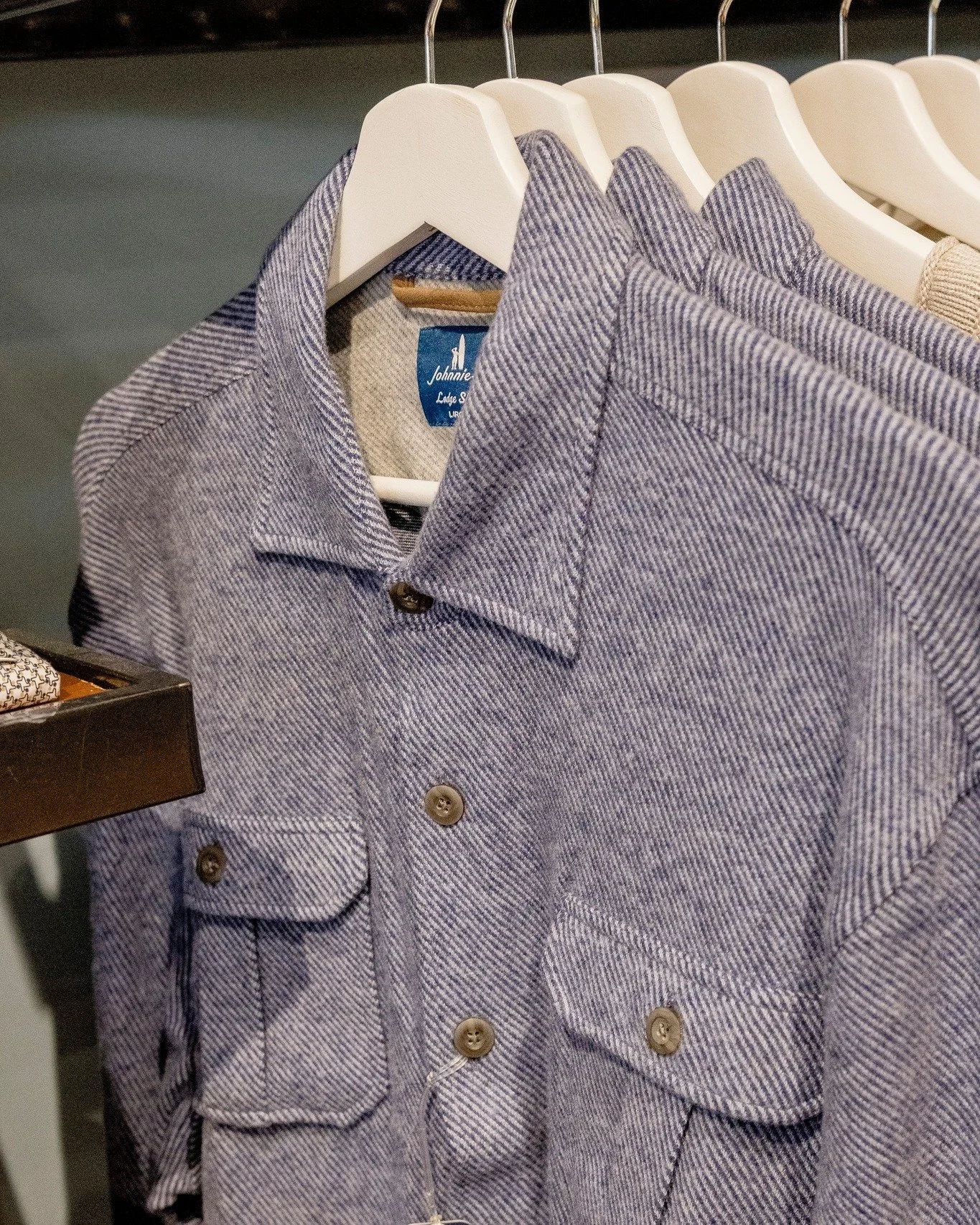 There&rsquo;s soft&hellip; and then there&rsquo;s Johnnie-O soft.
The Lodge Shirt in blue with contrasting brown buttons is the definition of effortless style.
Lightweight flannel feel, relaxed yet sharp fit, and perfect for weekends, office days or 