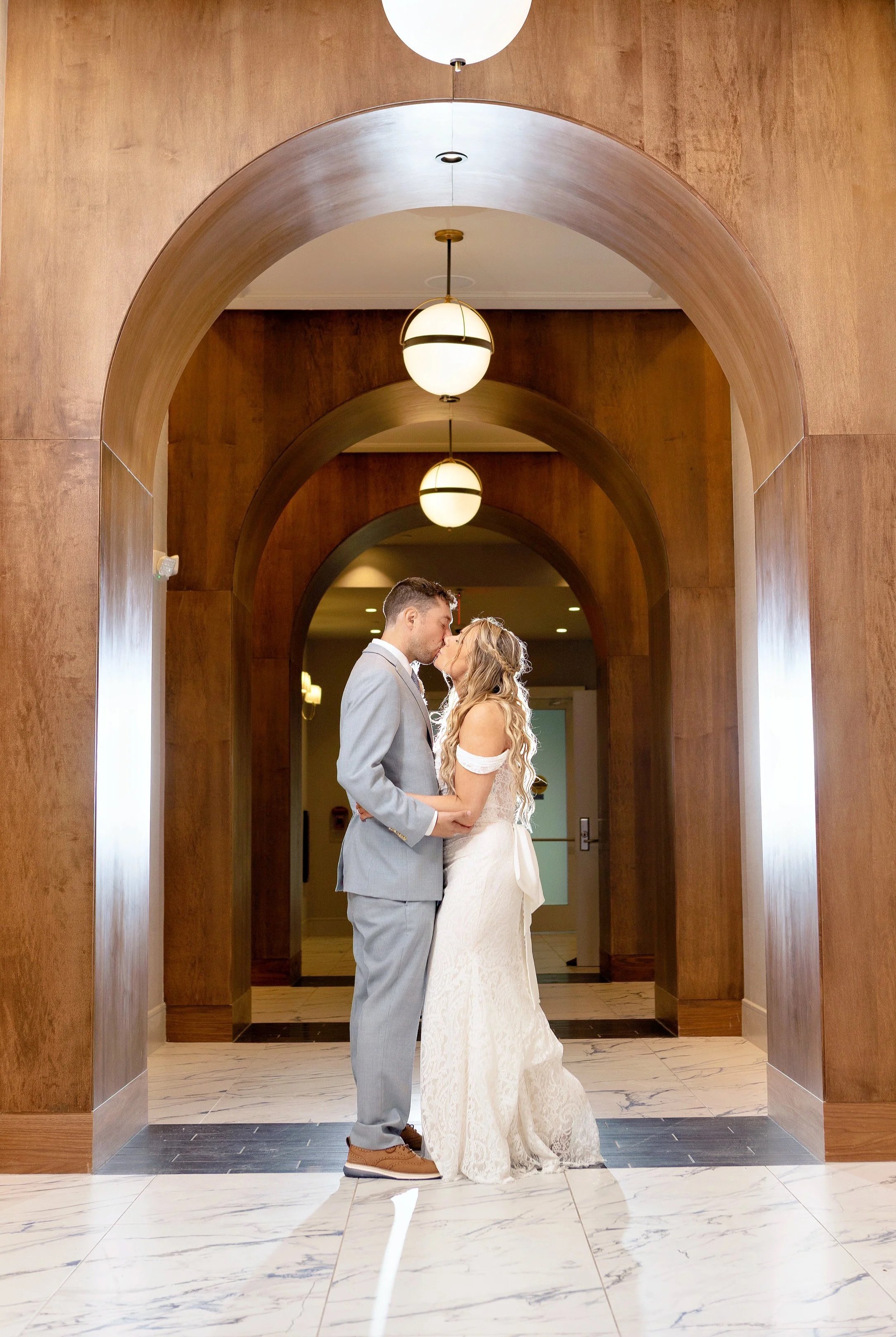 Couple posing for photos along the Gallery Corridor, a beautiful spot for photos. 