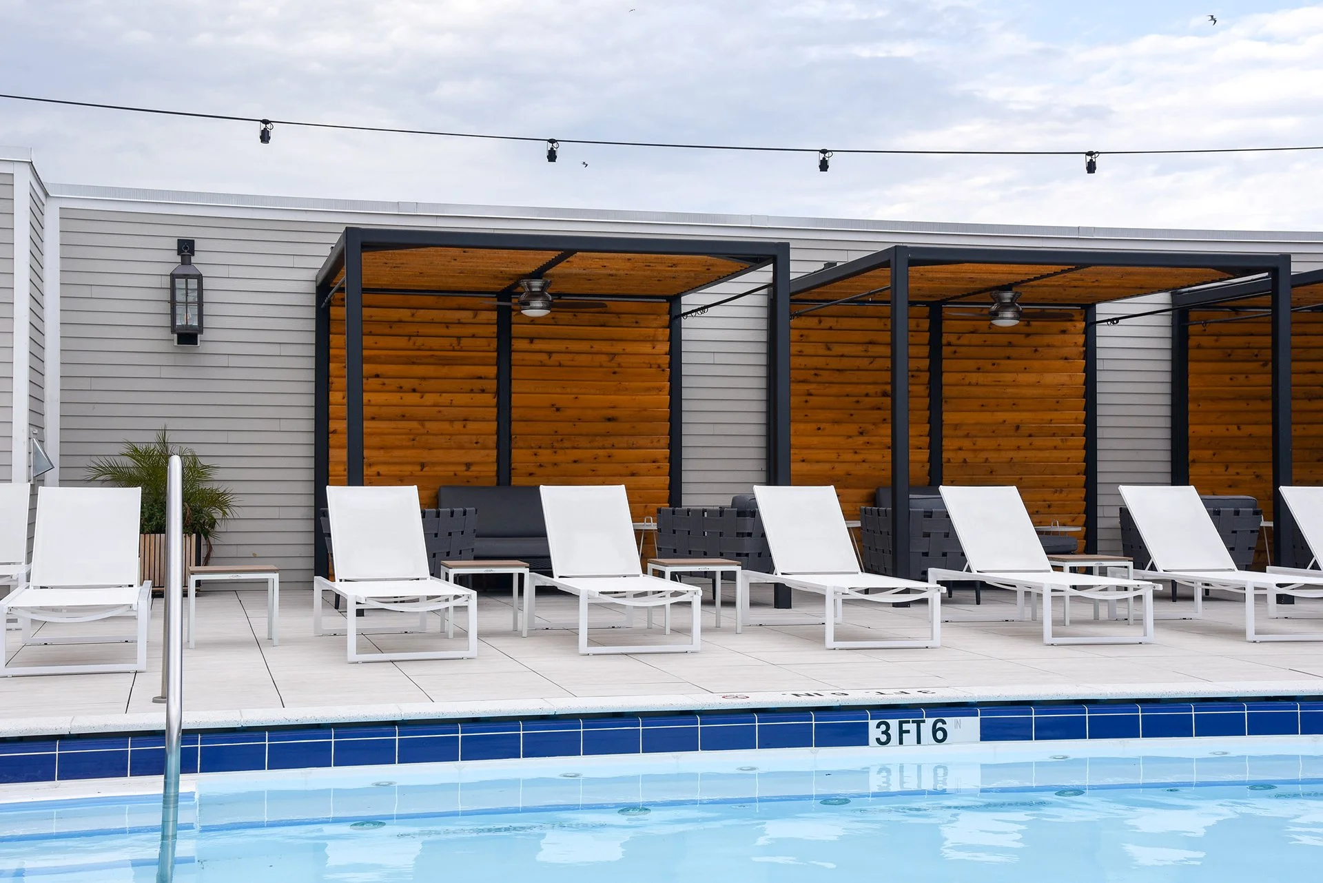 RooftopPool13_Fall 2023.jpg