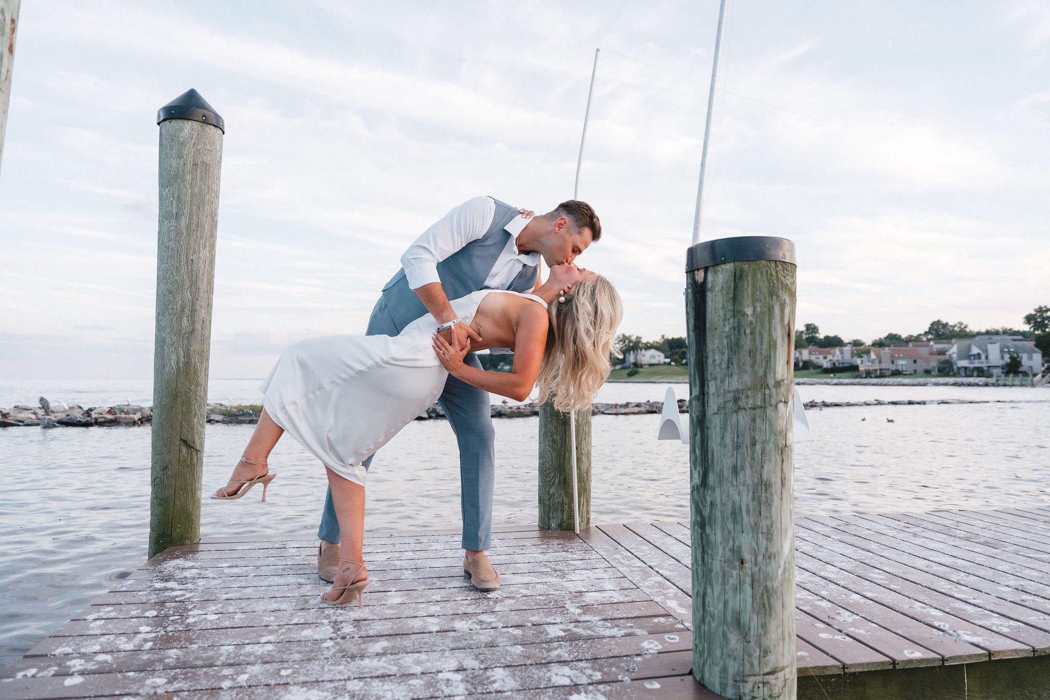 Romantic photos on the docks of Marina with bay scenery. 