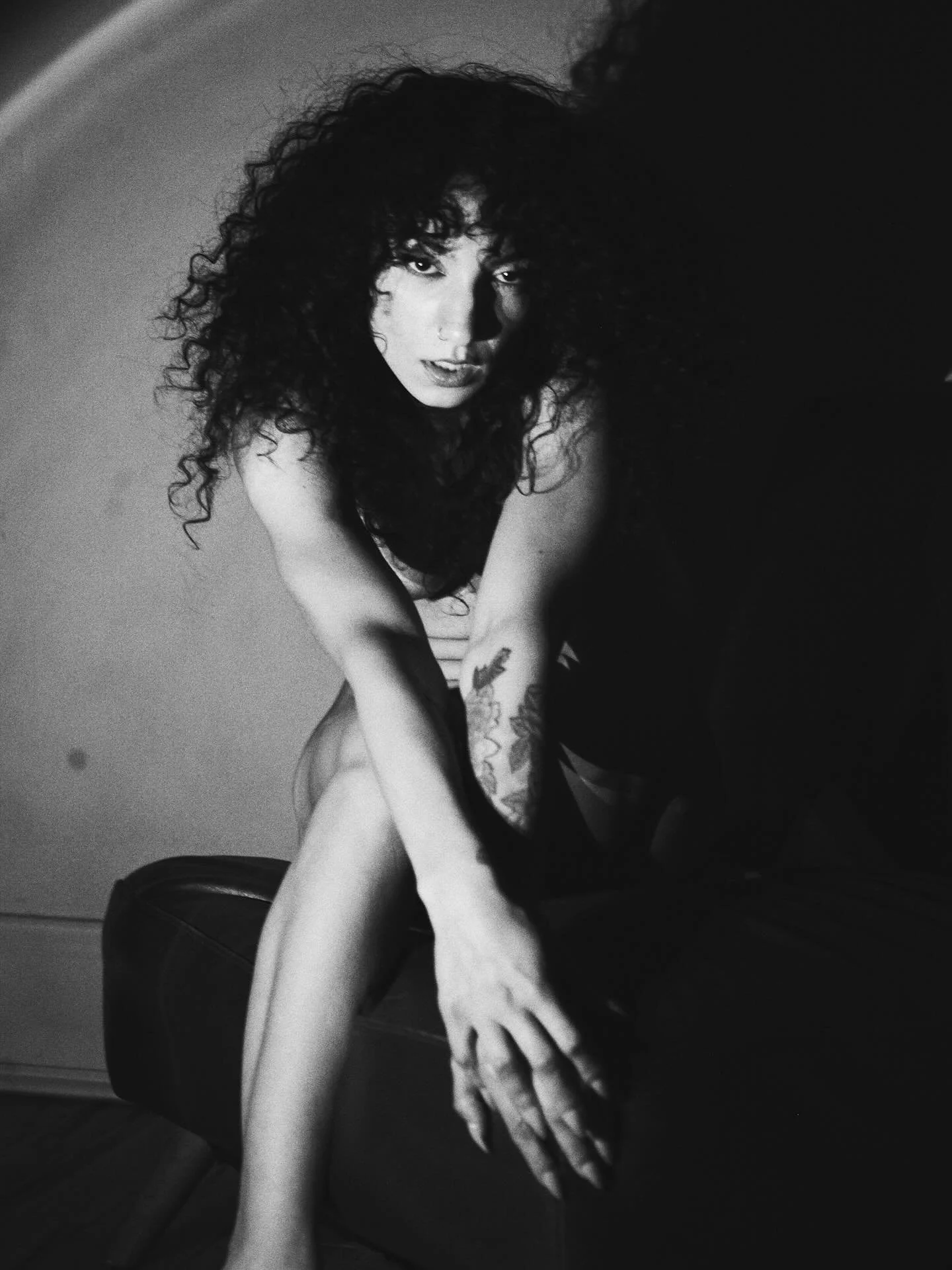 thinking it&rsquo;s worth the fight, soon I&rsquo;ll be out of sight // 📸: @sicksyn 

💥 Upcoming Travel Dates 💥
ATX 📍Nov 12-17
Colorado Springs 📍 Dec 5-7
💥Now booking for local DFW shoots💥