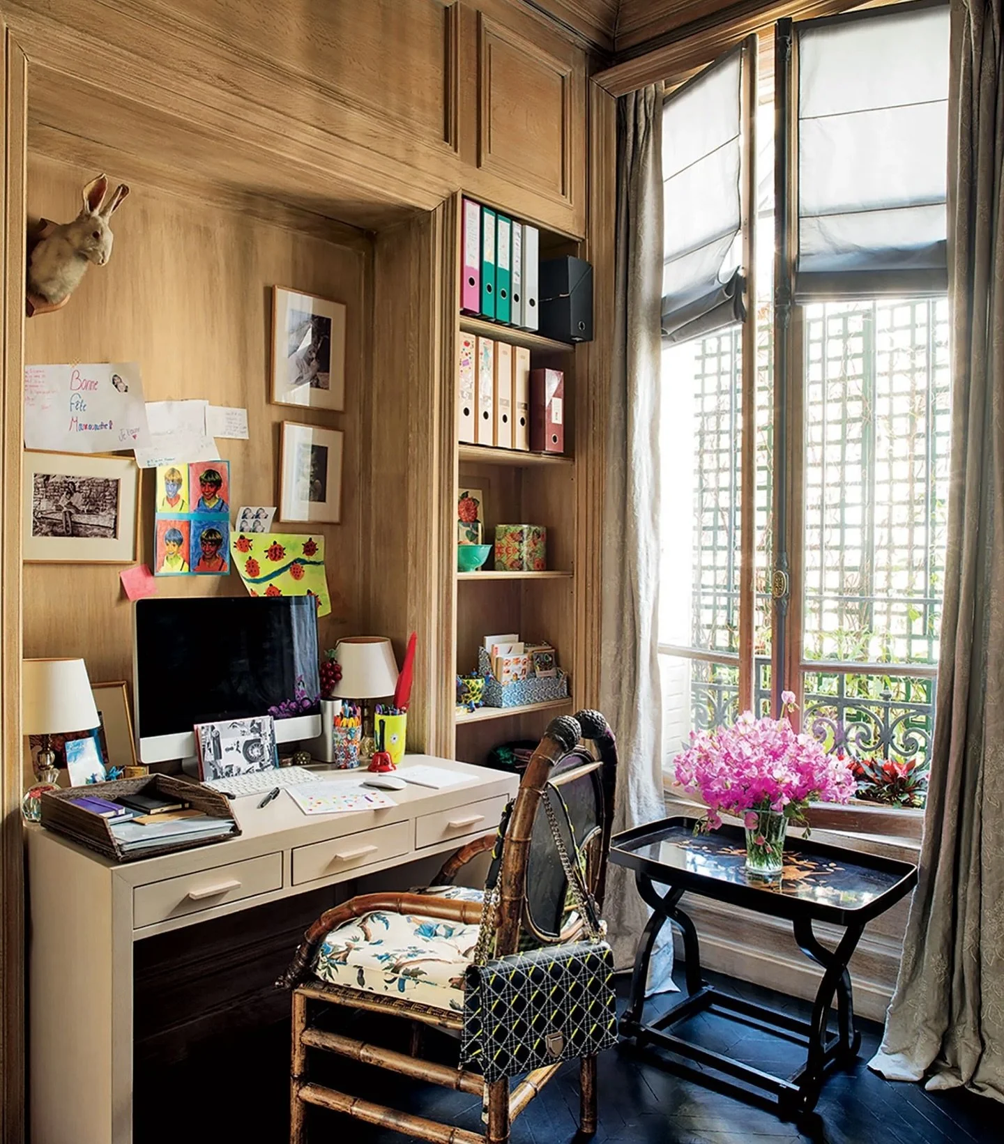 New study suggestion: A home office with a desk facing/near the window instantly boosts productivity. Simultaneously increases chance of day dreaming. πππ©πΎ‍π»
Credit: Mathilde Favier-Meyer
#home #office #inspiration