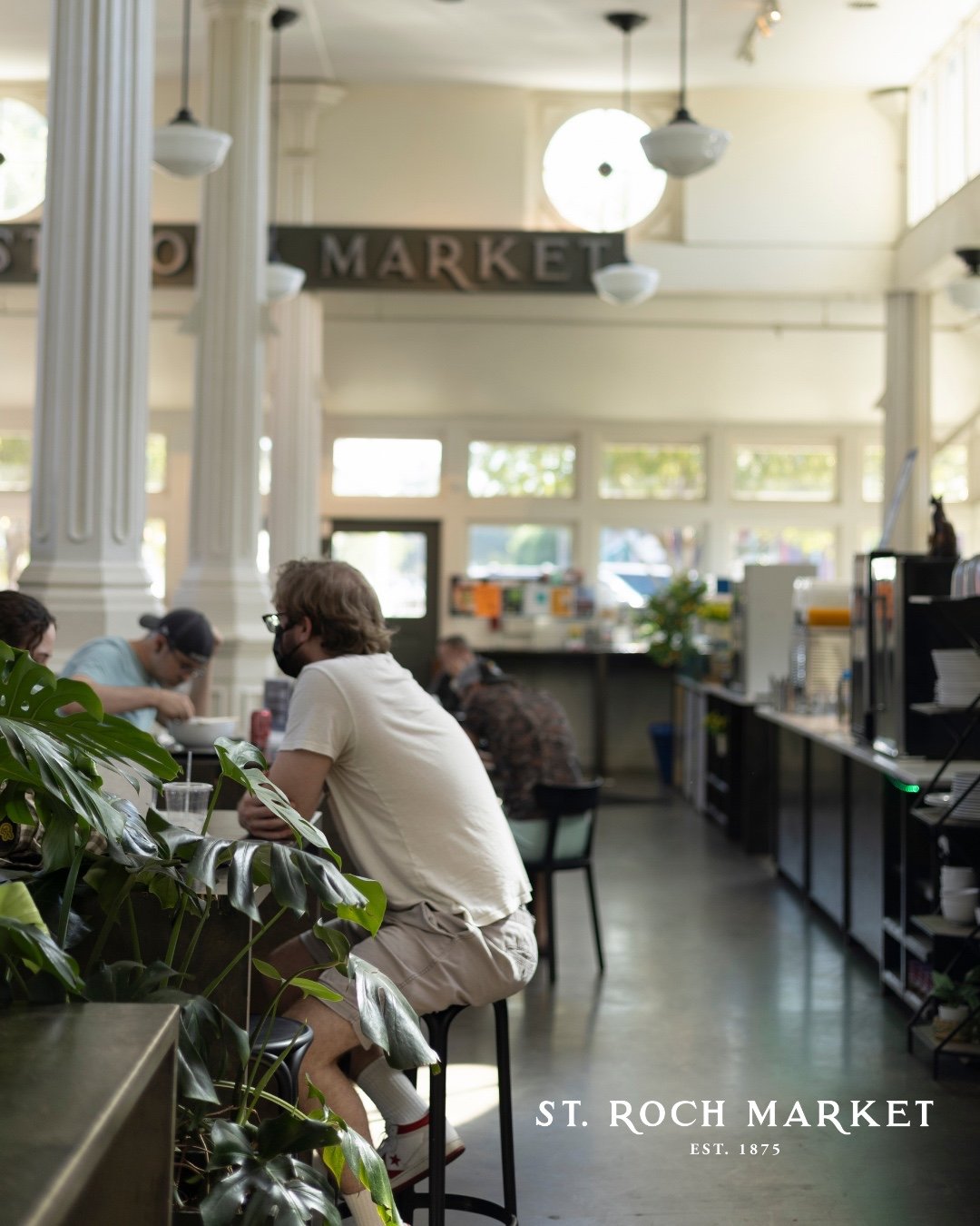 Family in town? Need a lunch spot for the office? Meeting up with someone and not sure if they're vegan? 

With 13 restaurants under one roof, there's something for everyone.

This is how you use a food hall: gather, explore, share, and enjoy. 

More