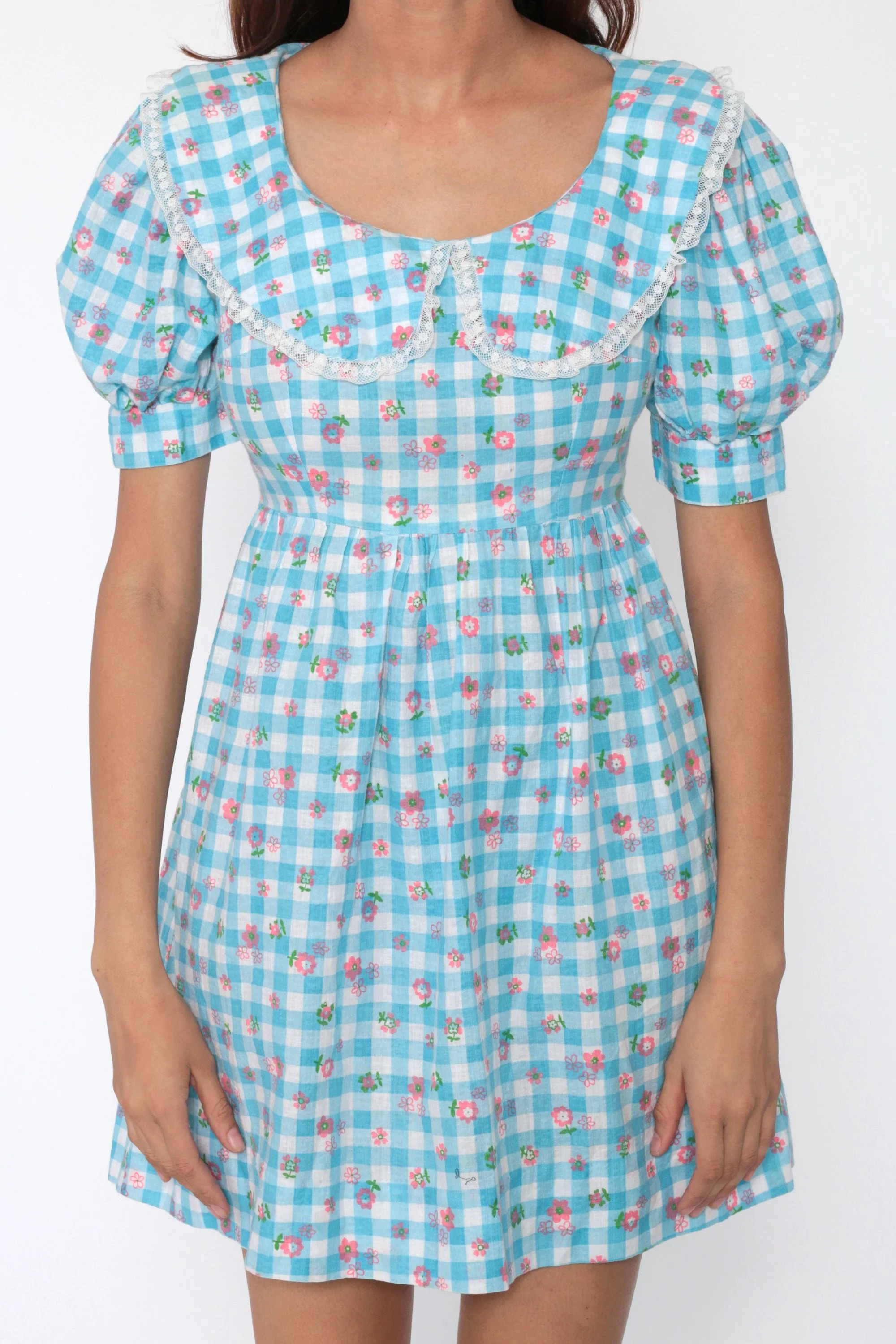 Vestido Mini Mod de los 60s con collar tipo "Peter Pan"