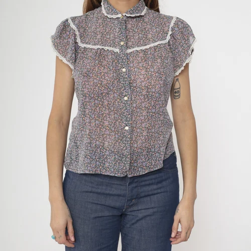 Blusas y Camisetas / Blouses and T-Shirts 36