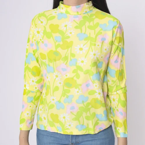 Blusas y Camisetas / Blouses and T-Shirts 33