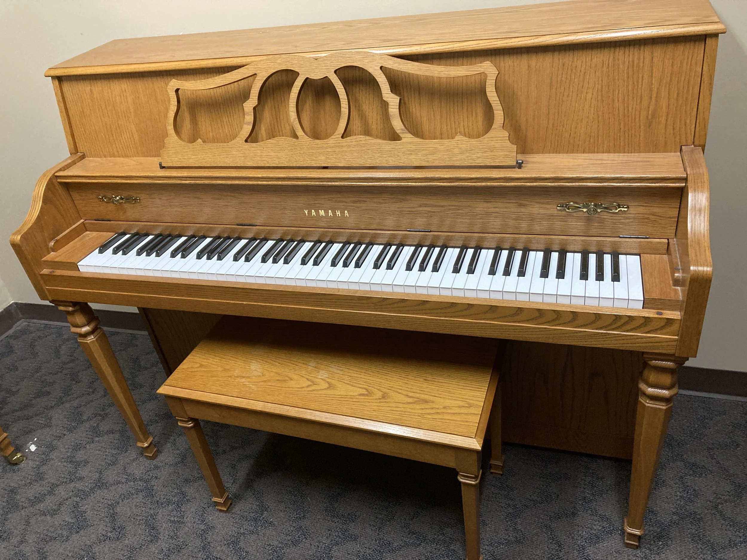 Yamaha Upright piano, M500,42”