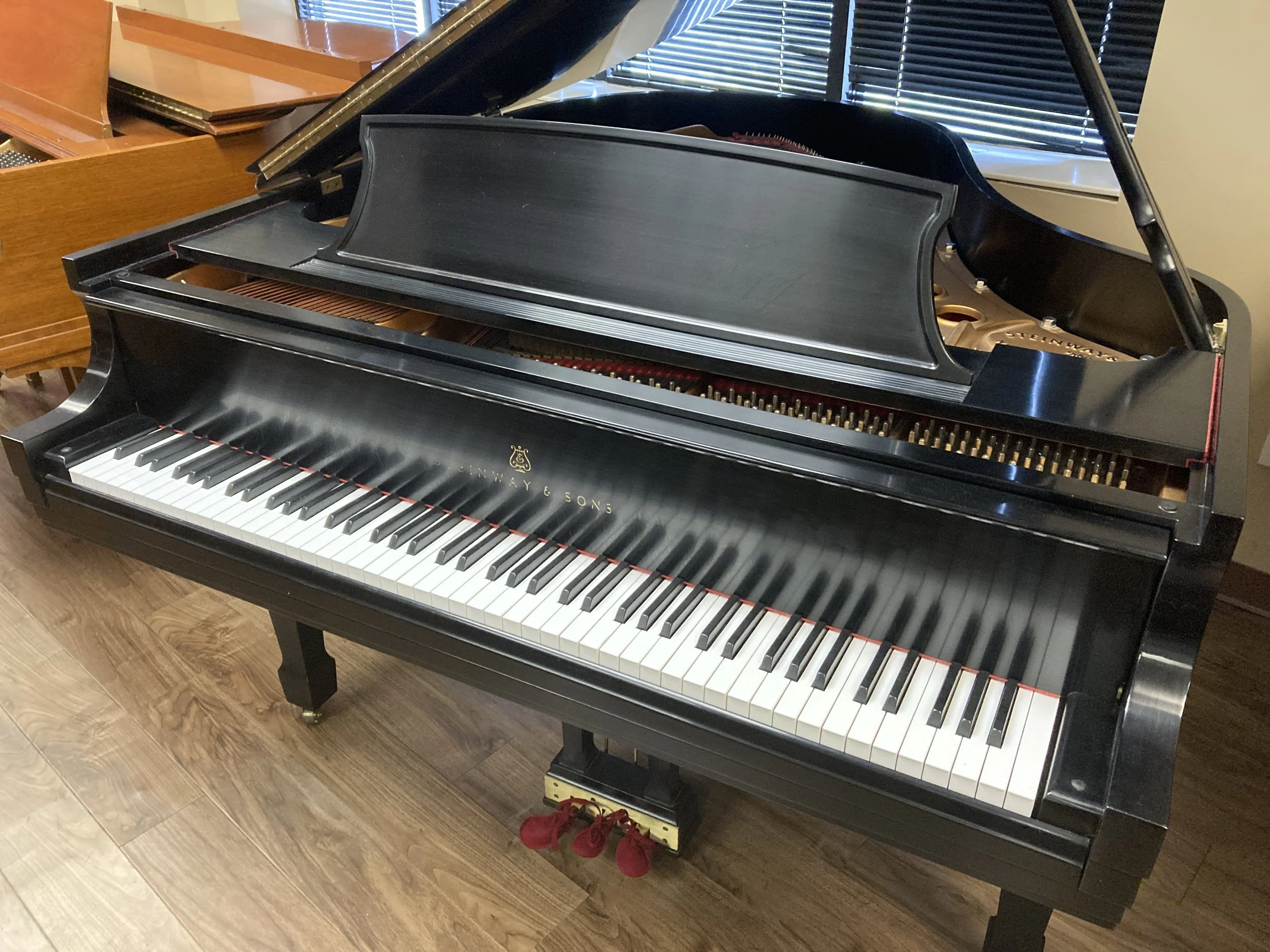 Steinway & Sons Baby Grand Model ‘M’ 5’7”(#536104)