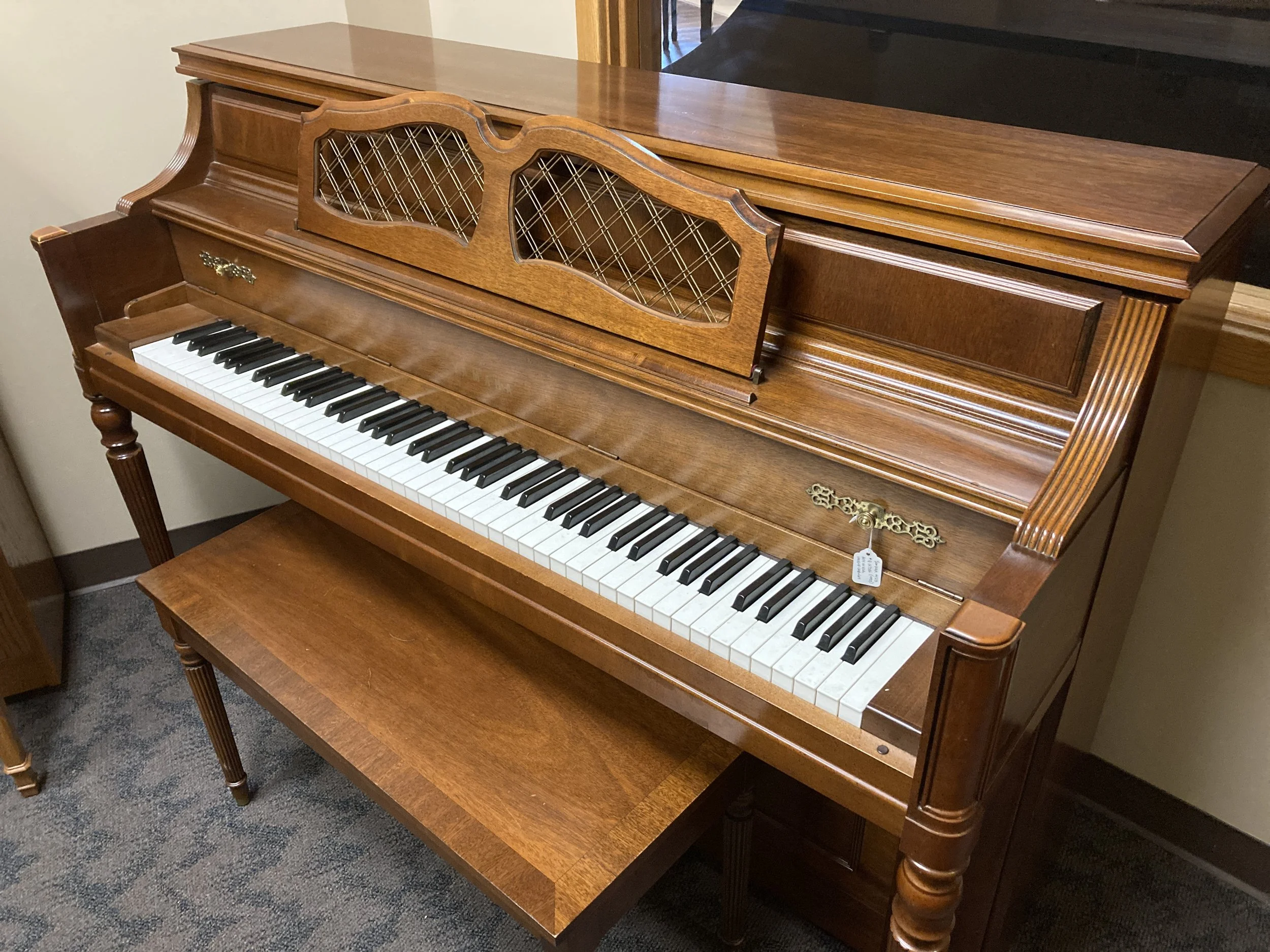 Yamaha Upright Piano, M23, 43”