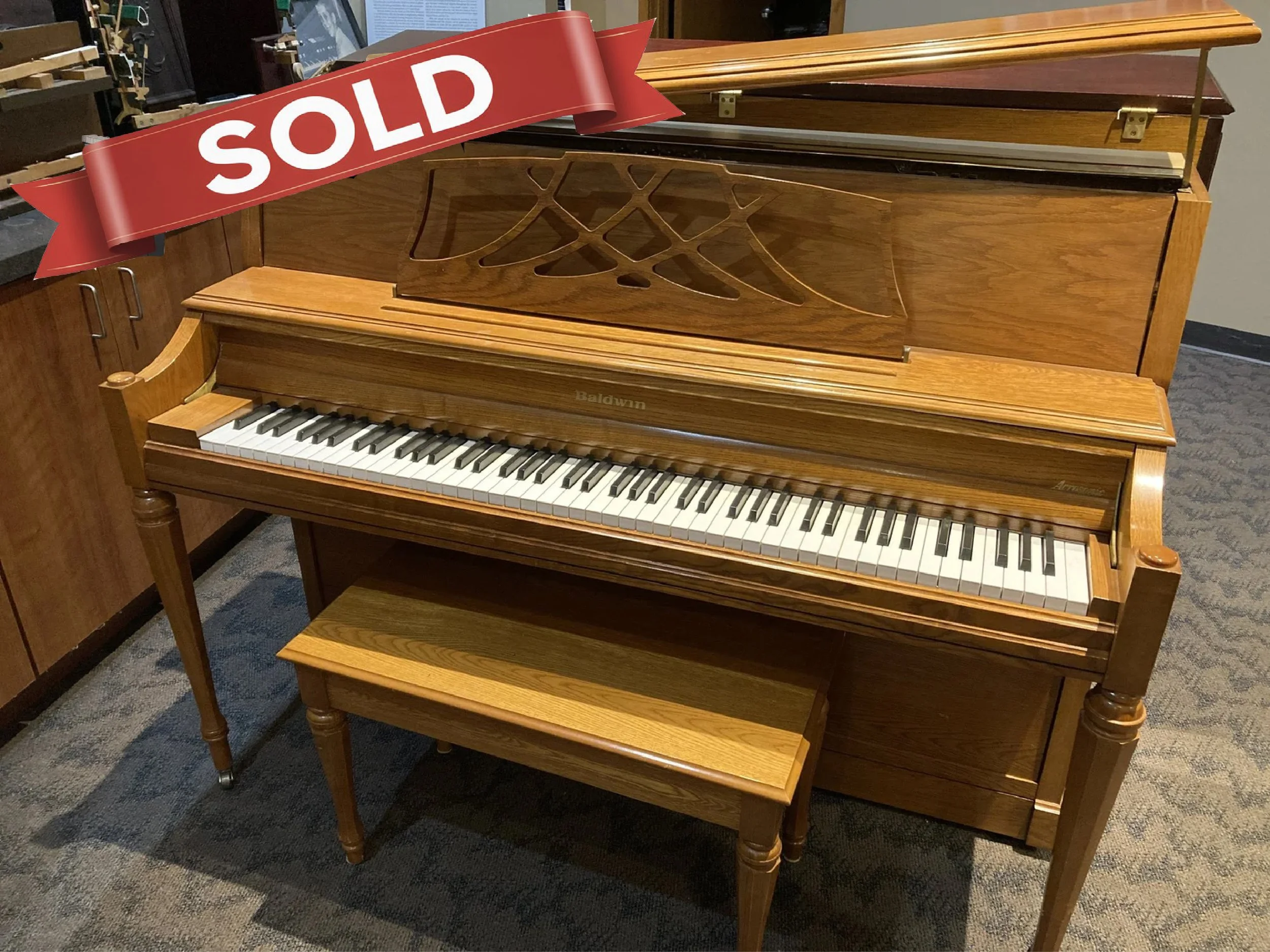 Baldwin Upright, model 2095, 42” console, oak finish  ++SOLD++