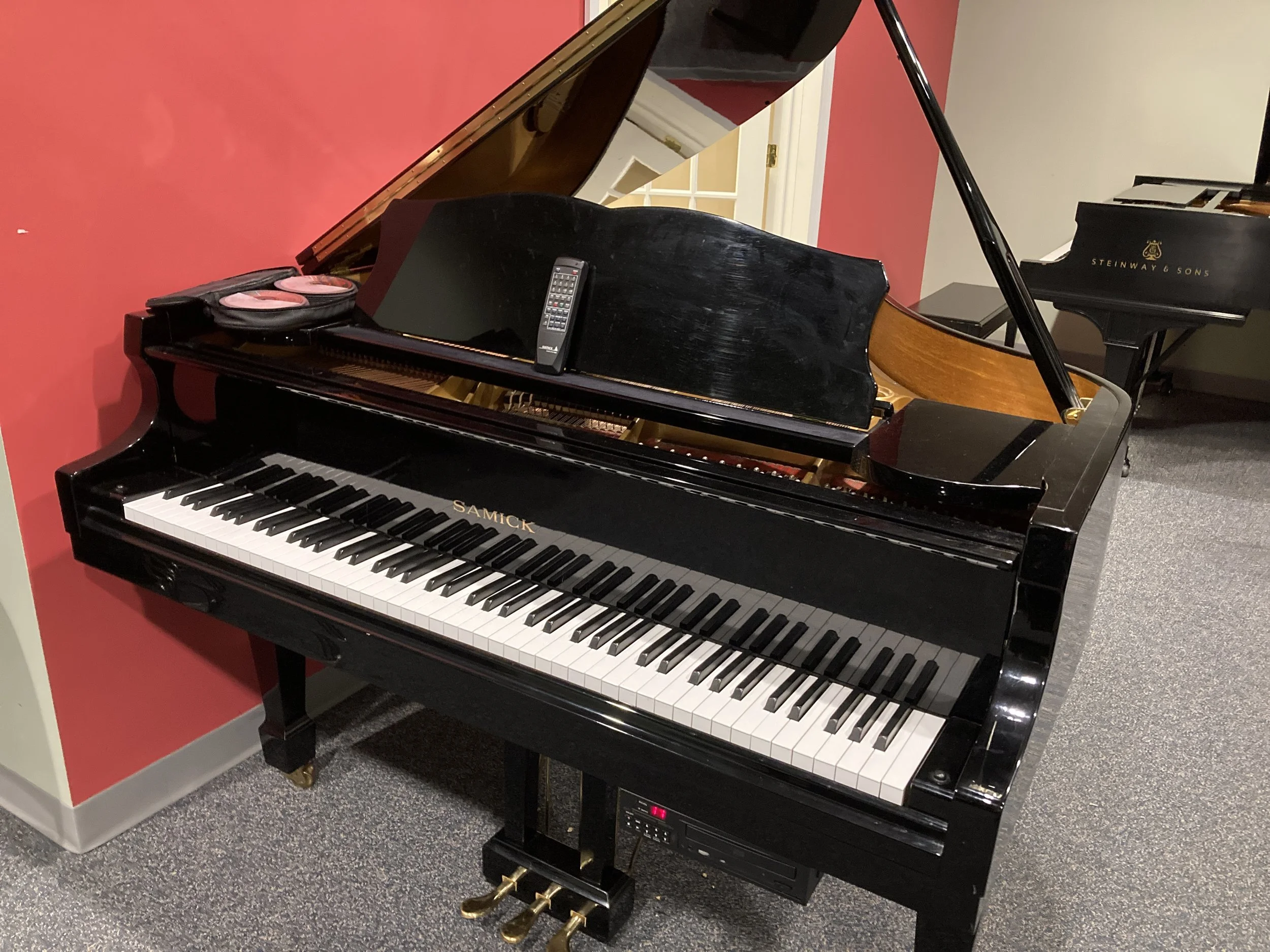 Samick Baby Grand Piano (with disc player),SIG-50, 5’