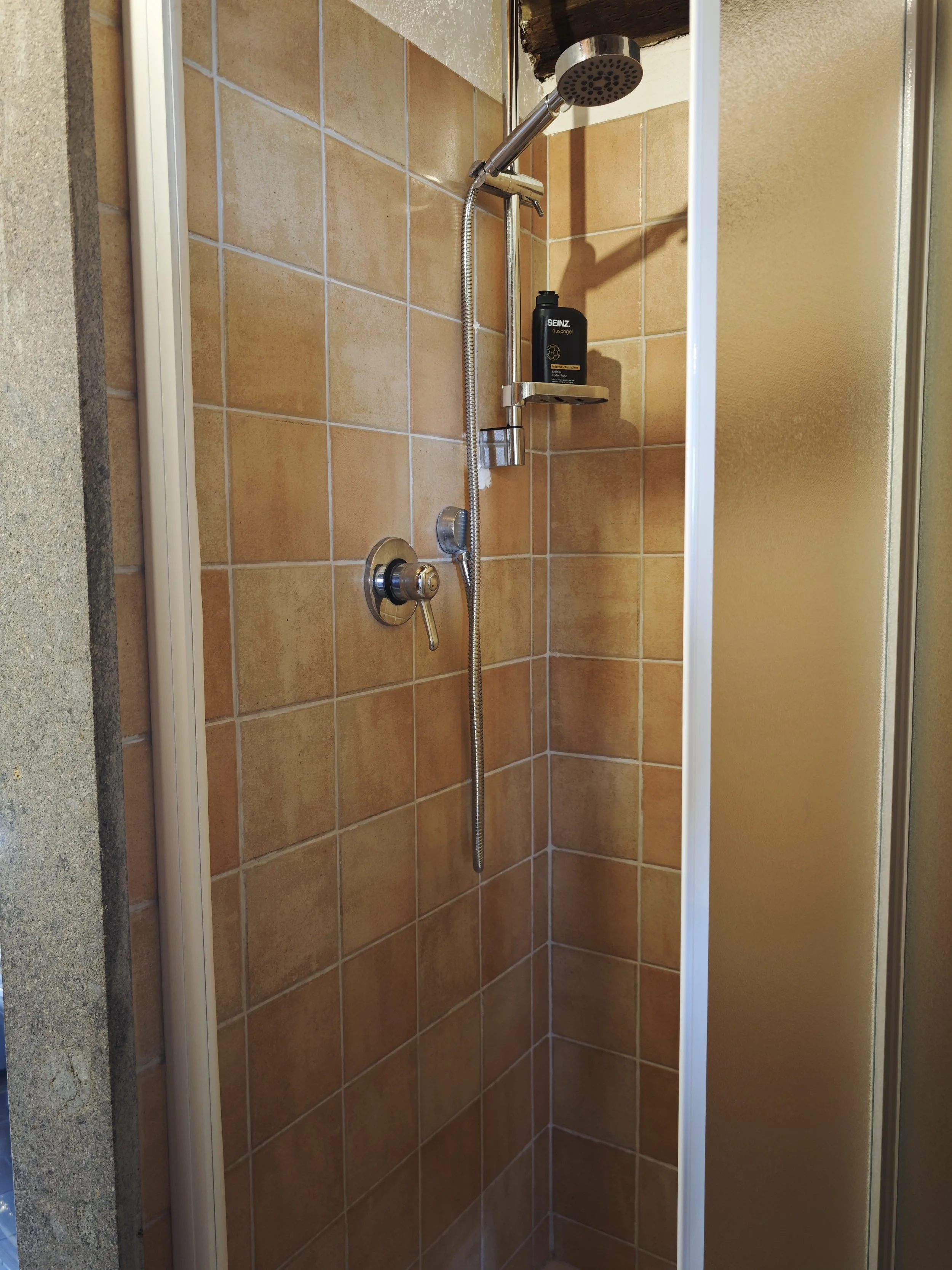 Bathroom shower, Maremma